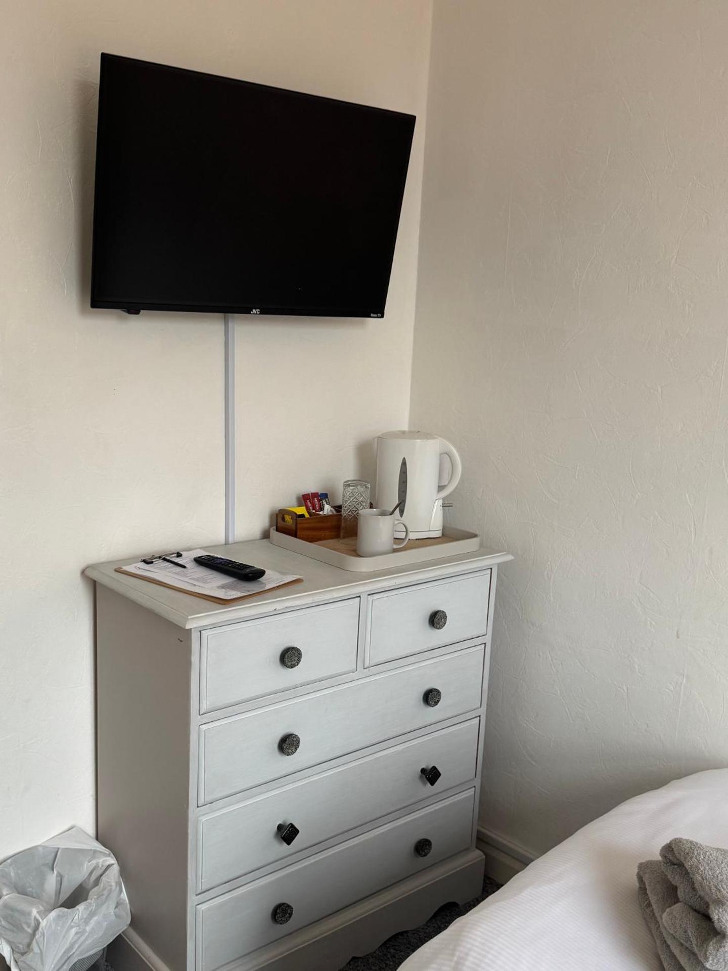 Single Room with Shared Bathroom