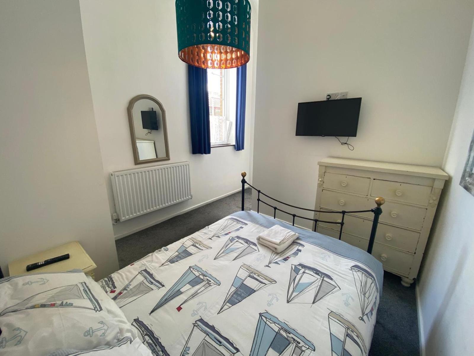 Skool House Retreat - 9 bedroom option