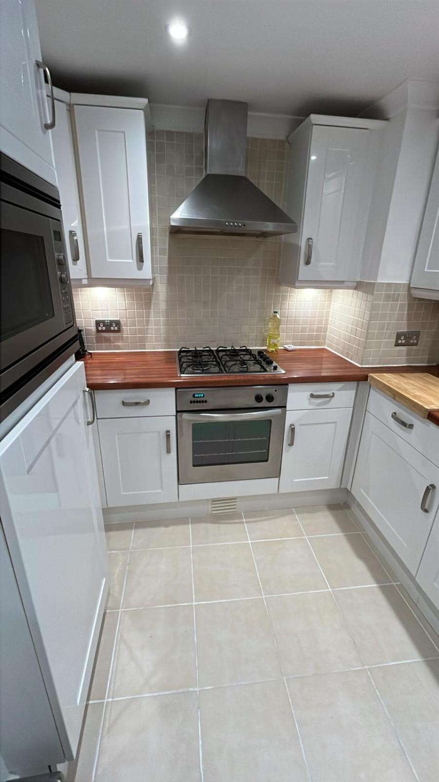 1 Bedroom Seafront Lower Ground Floor Apartment with Private Parking