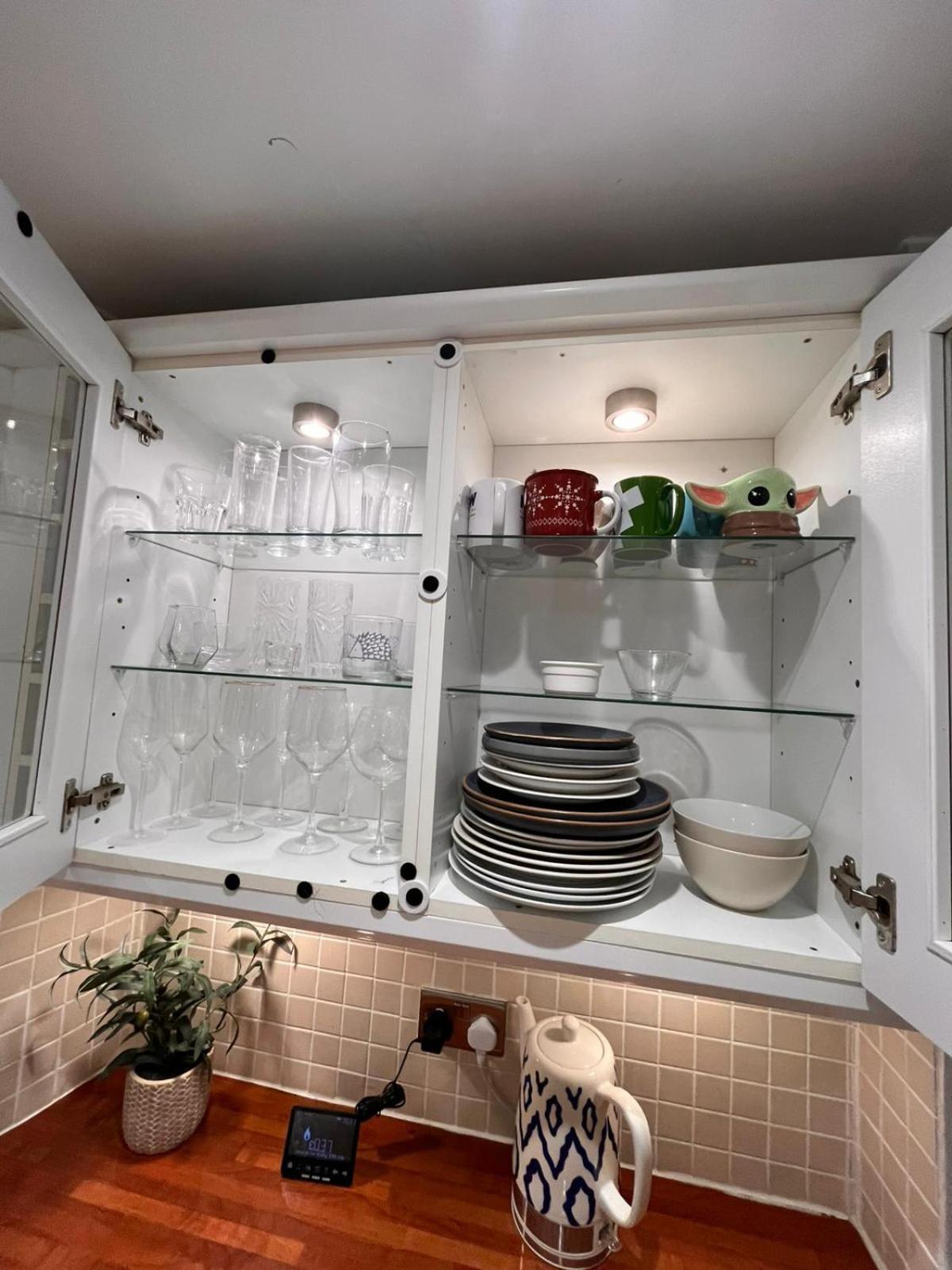 1 Bedroom Seafront Lower Ground Floor Apartment with Private Parking