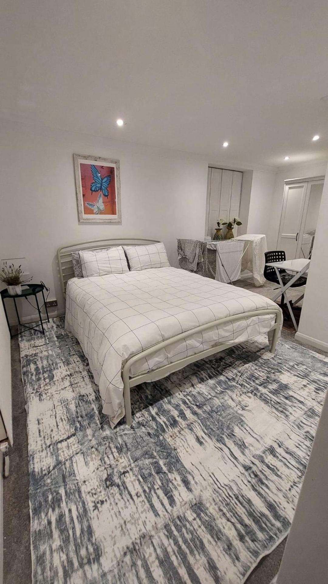 1 Bedroom Seafront Lower Ground Floor Apartment with Private Parking