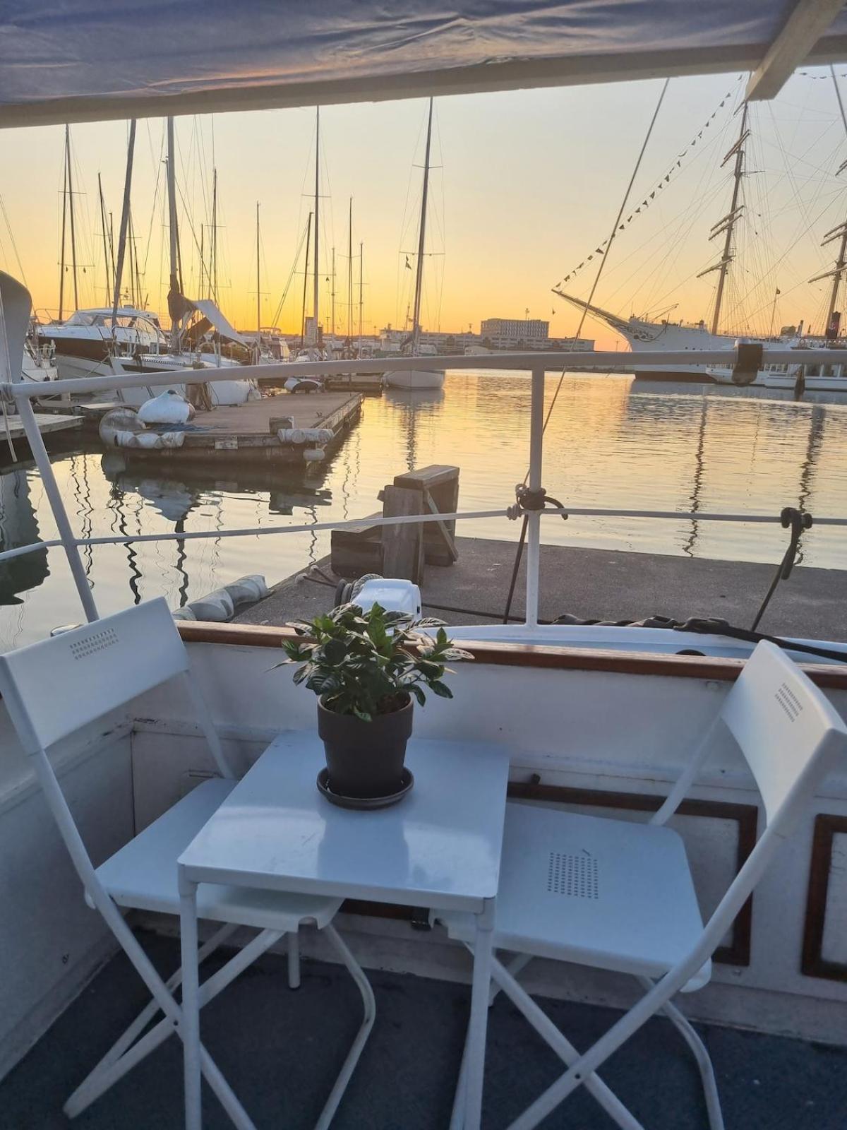 Downtown Boat-Apartment