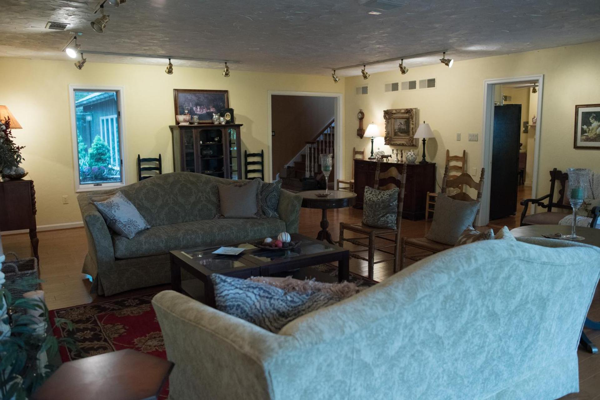 Communal lounge/ TV room