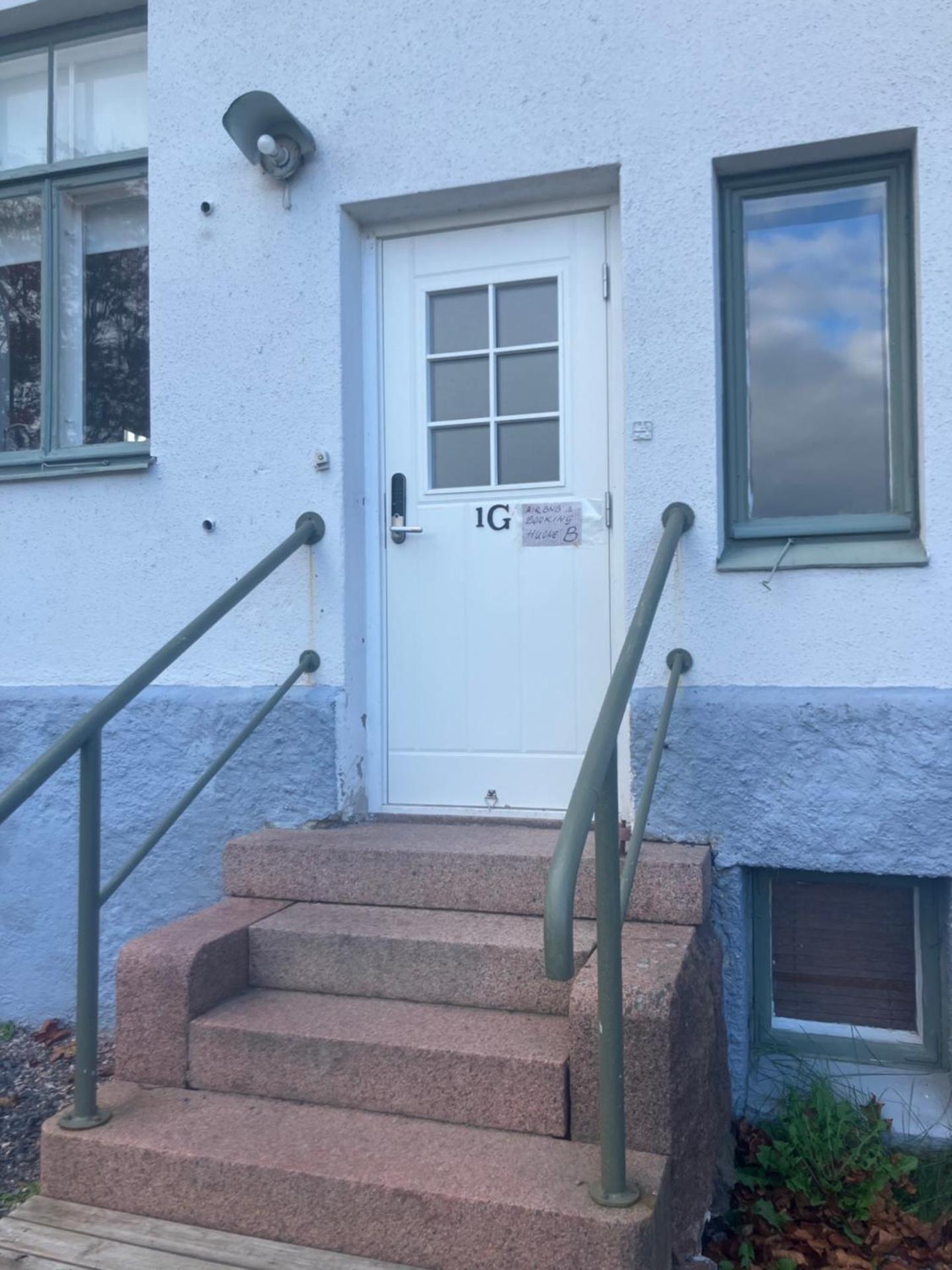 Vanha Kanttorila ,Huone B pohjakerroksessa