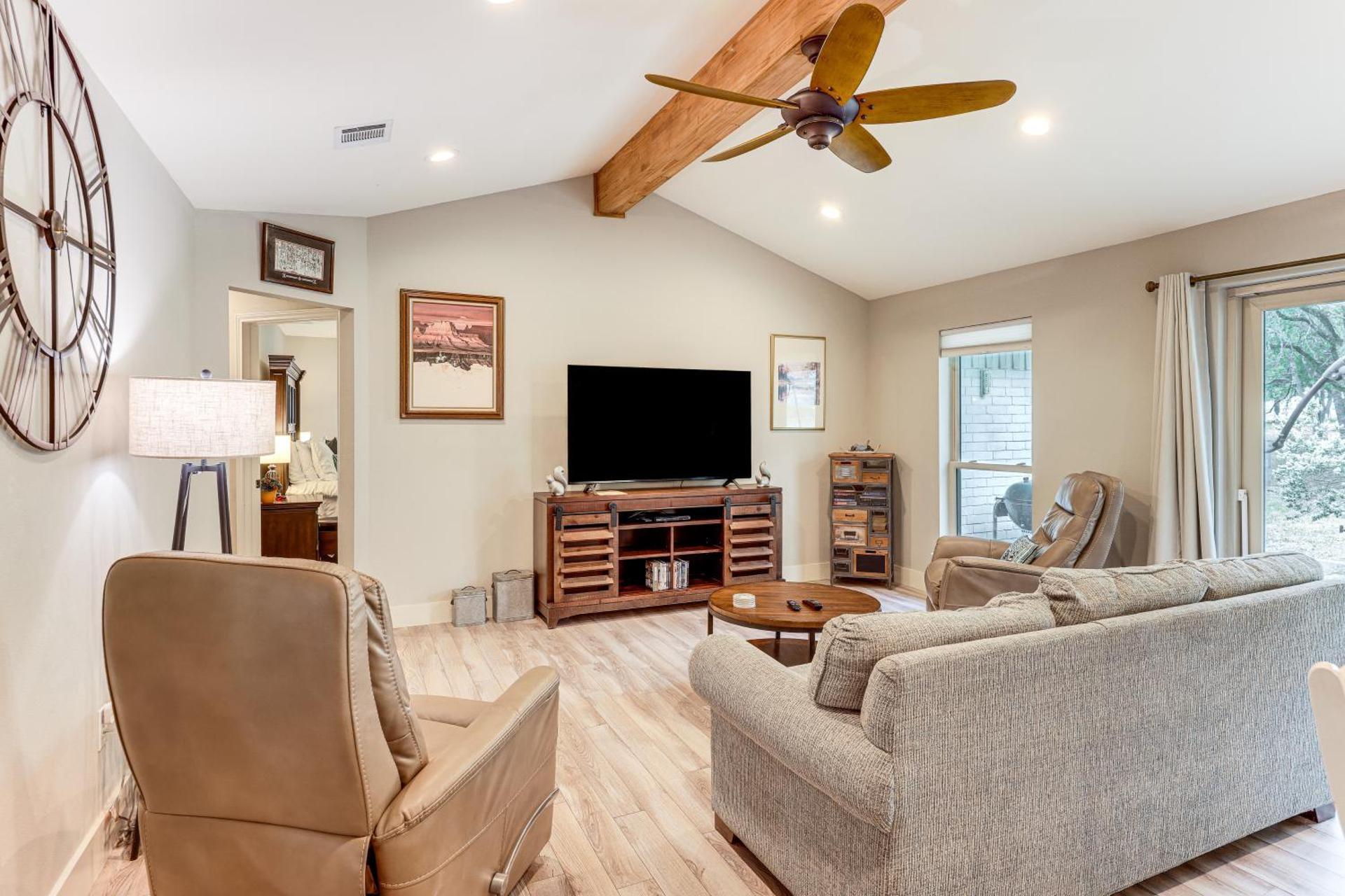 Gorgeous San Marco Home with Patio and Grill!