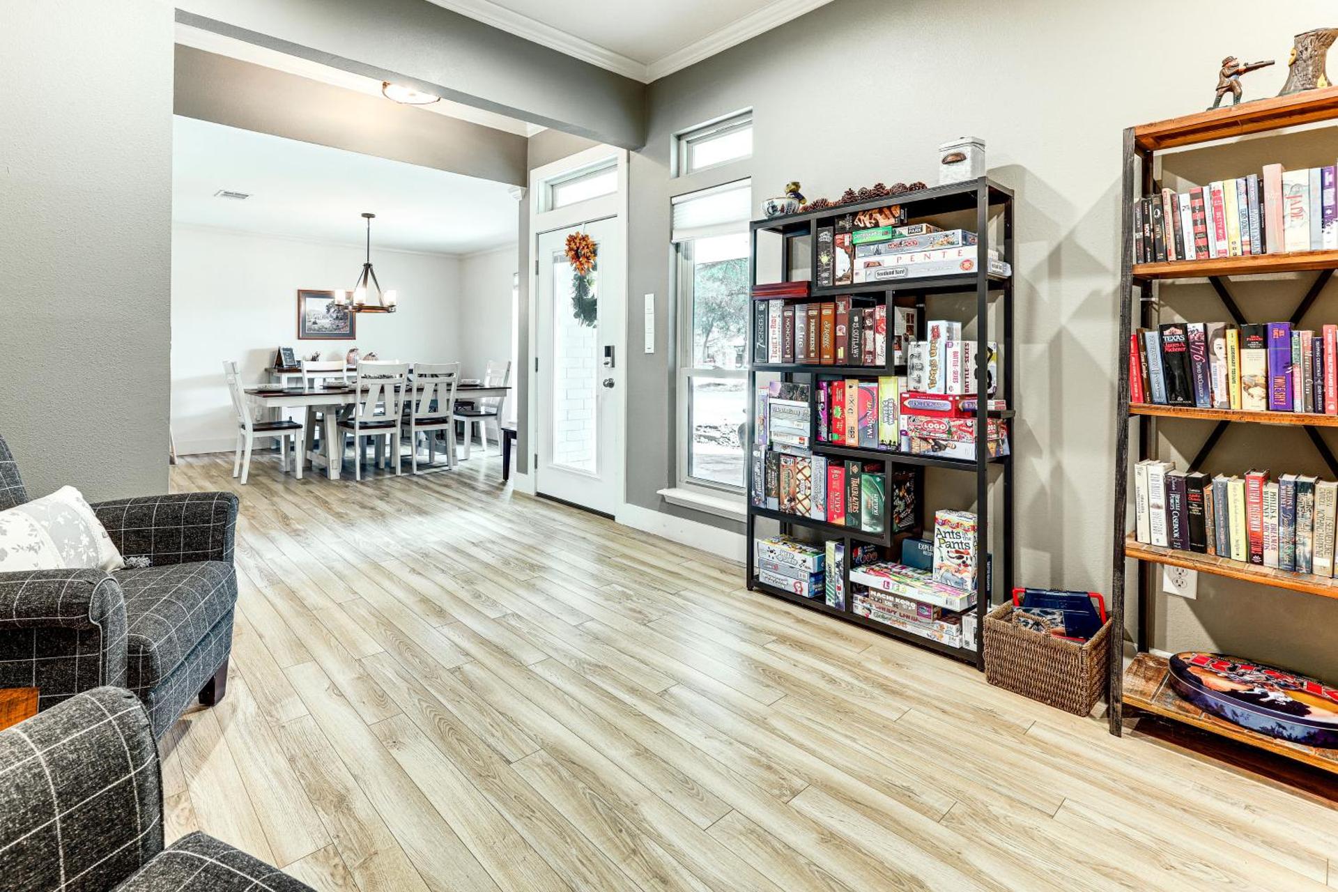 Gorgeous San Marco Home with Patio and Grill!