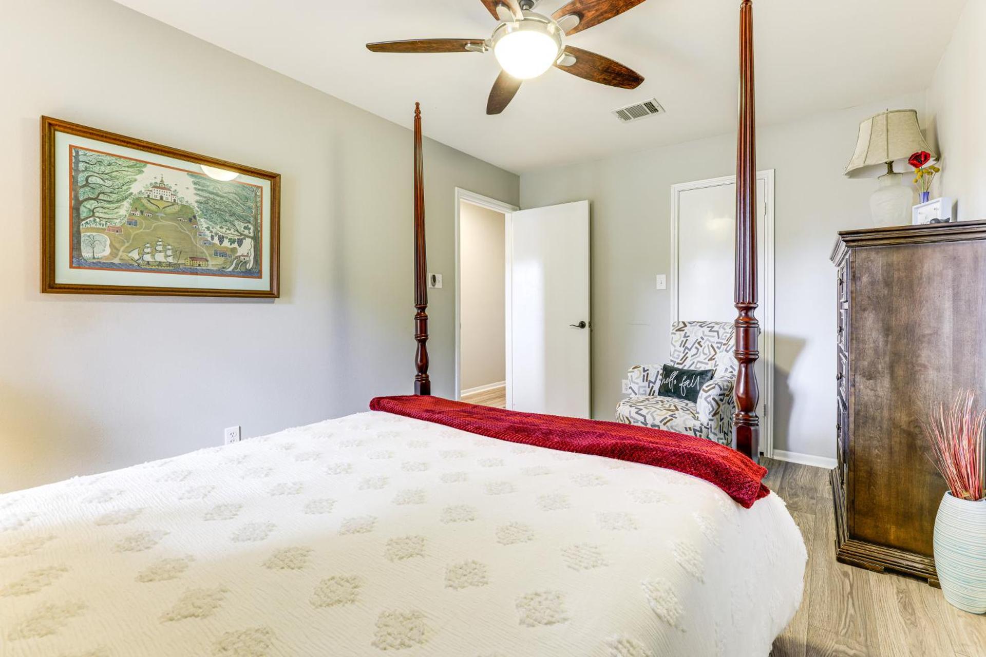 Gorgeous San Marco Home with Patio and Grill!