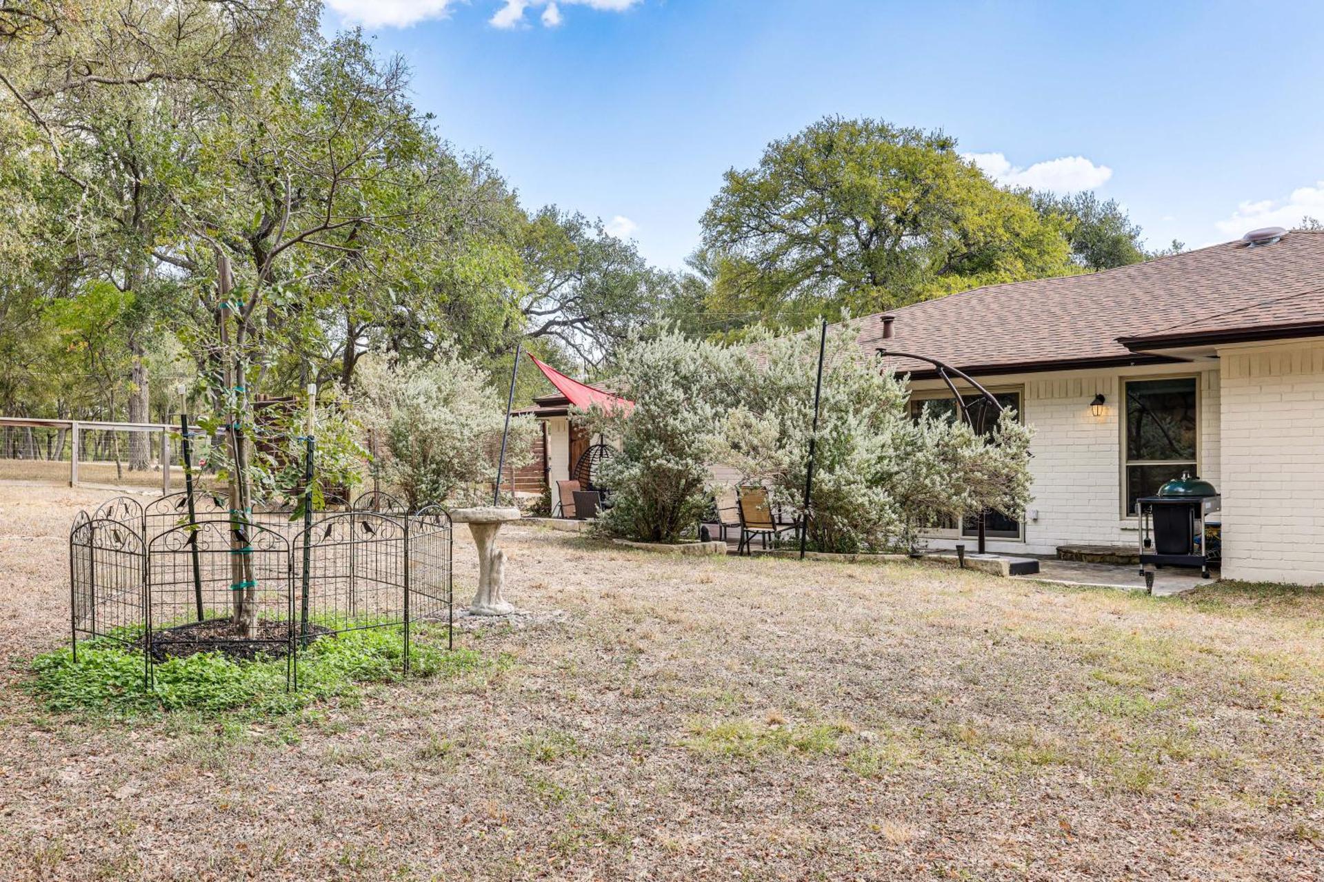 Gorgeous San Marco Home with Patio and Grill!