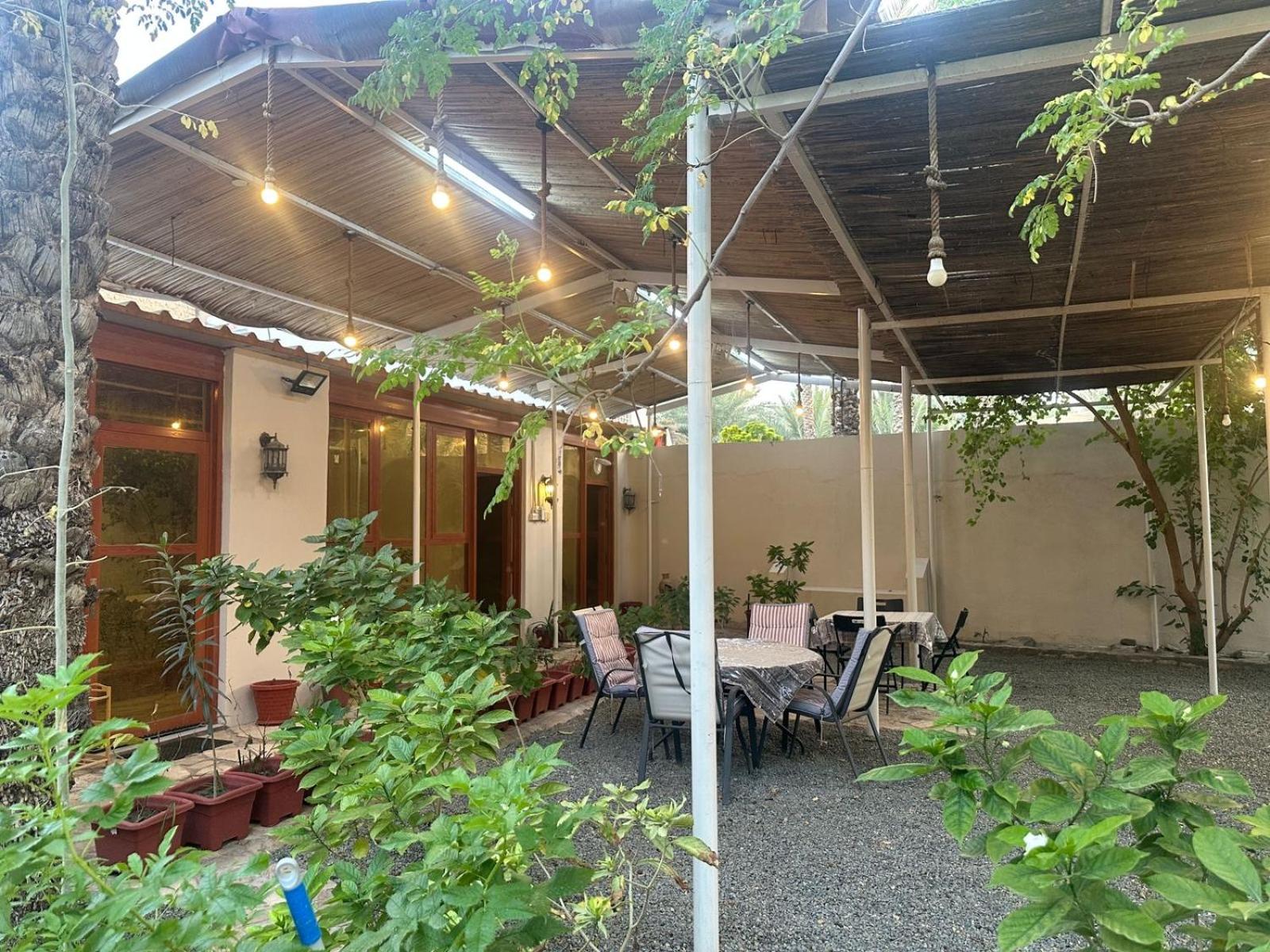 AL- aqyr Rest Garden أستراحة حارة العقر