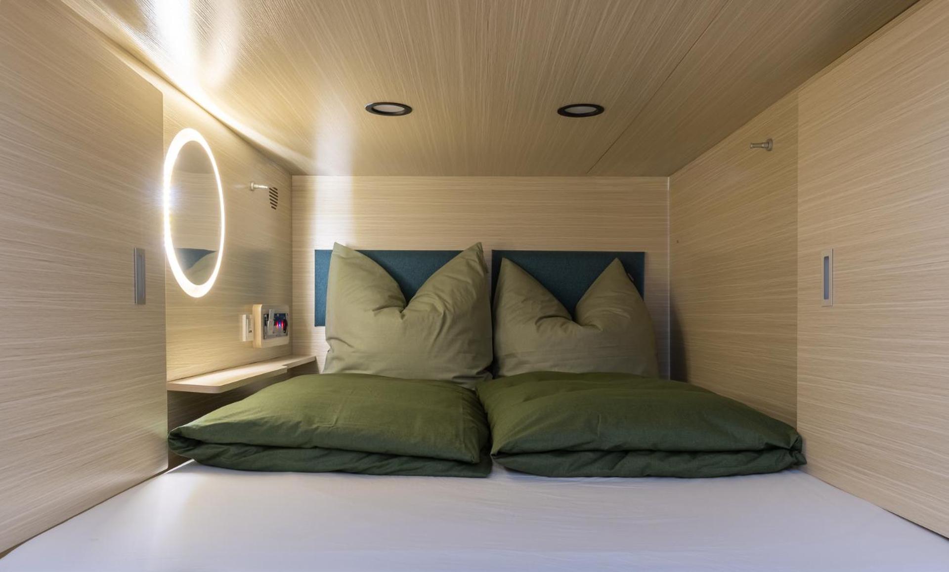 MUE Cubes - Capsule Hotel