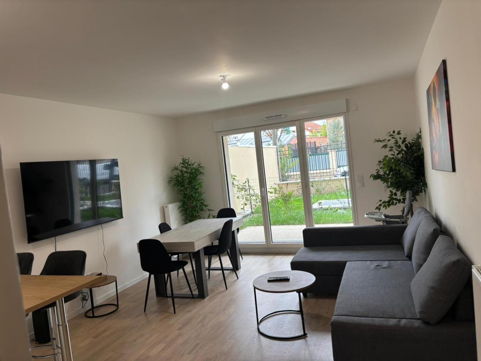 APPARTEMENT ST MAUR DES FOSSES proche quai de la Marne