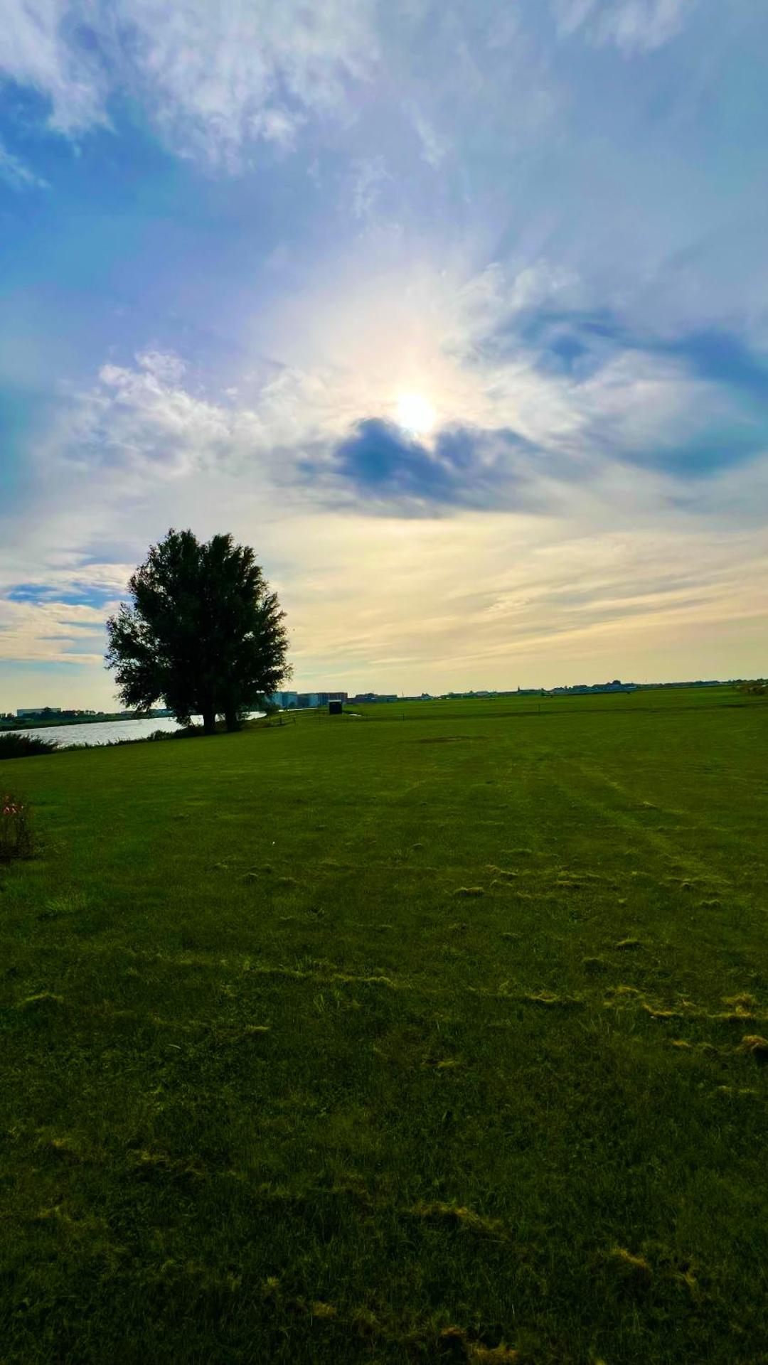 Cozy houseboat near Giethoorn