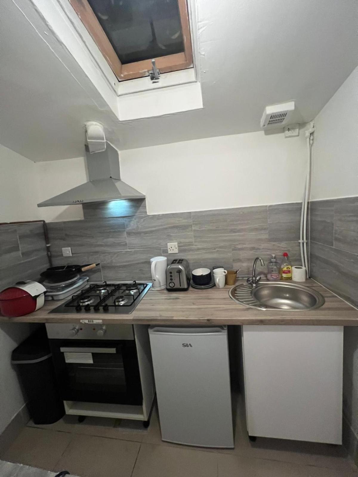 Self Contained Studio - Belinda Road