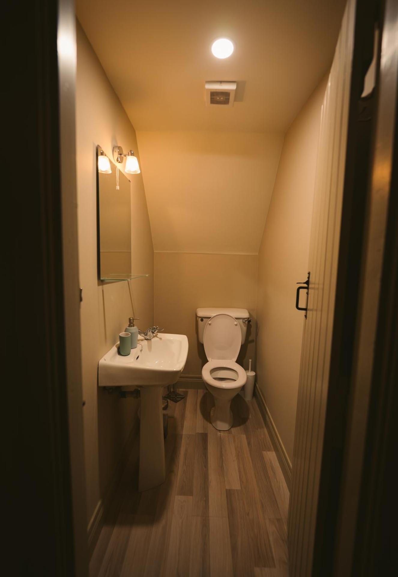 Longford Holiday Red Rose Self Catering Cottage