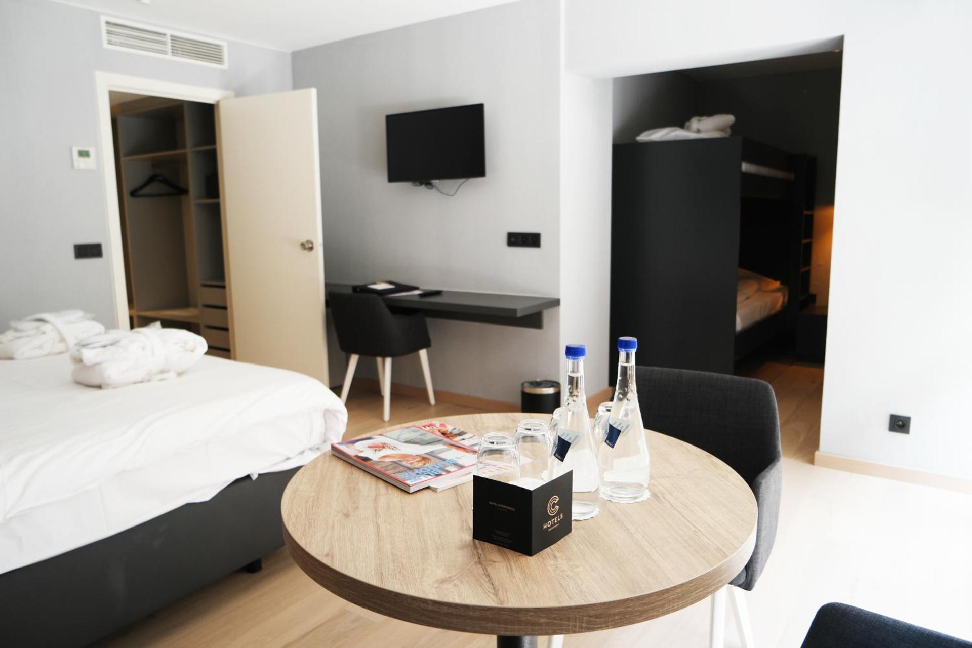 Photo of the whole room