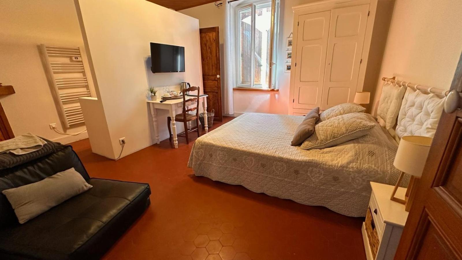 Queen Room with Garden View