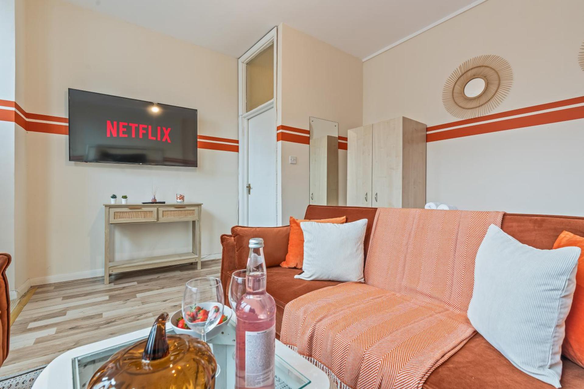 Communal lounge/ TV room