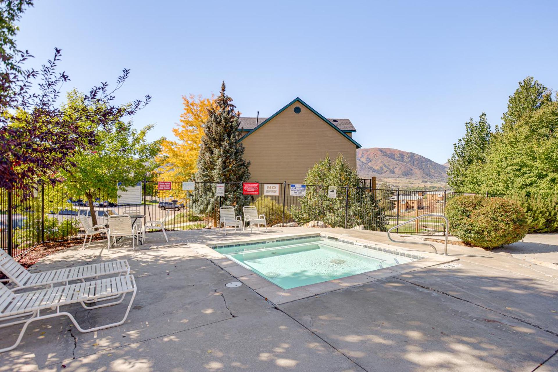 Ski, Hike and Relax Eden Condo with Hot Tub Access