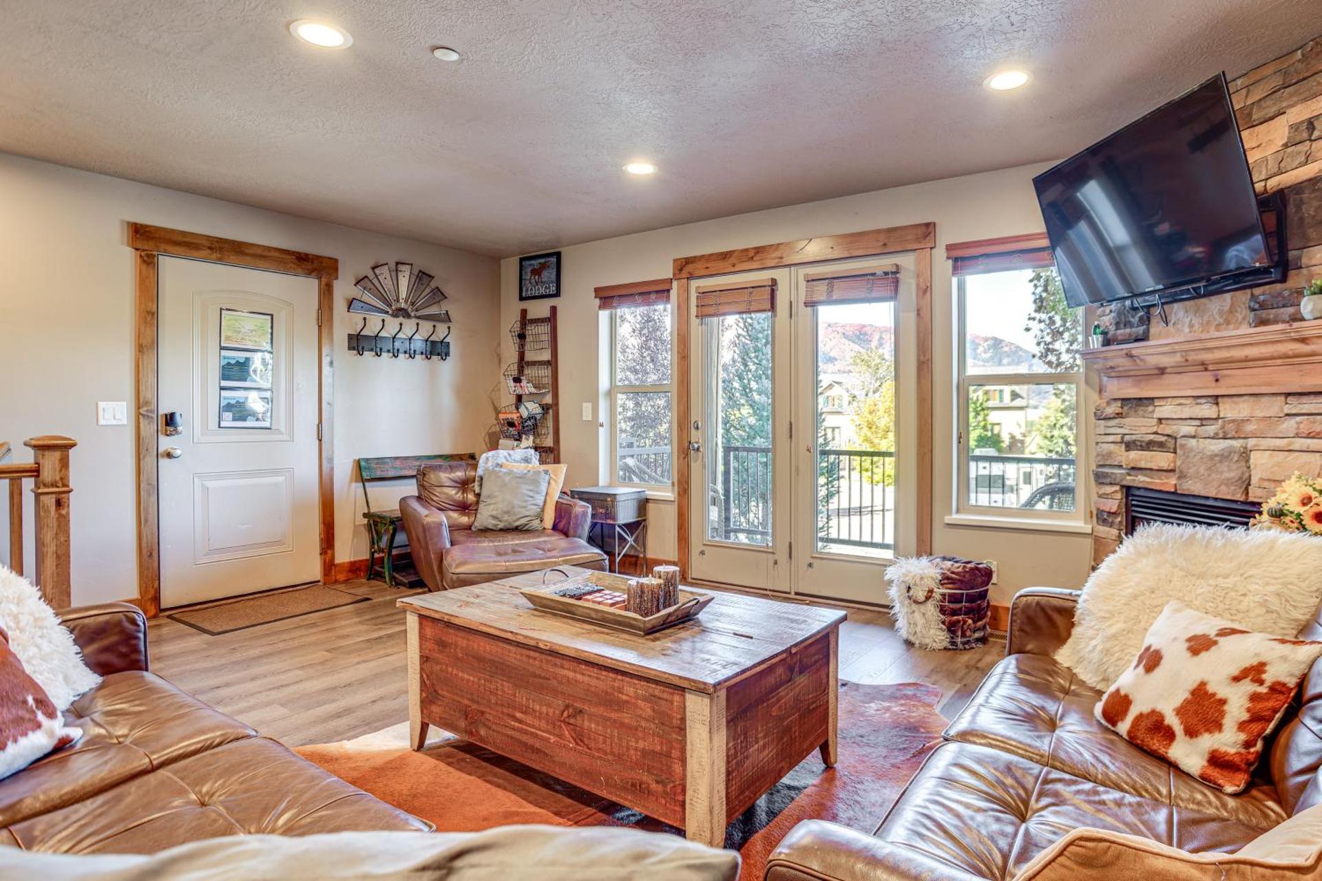 Ski, Hike and Relax Eden Condo with Hot Tub Access