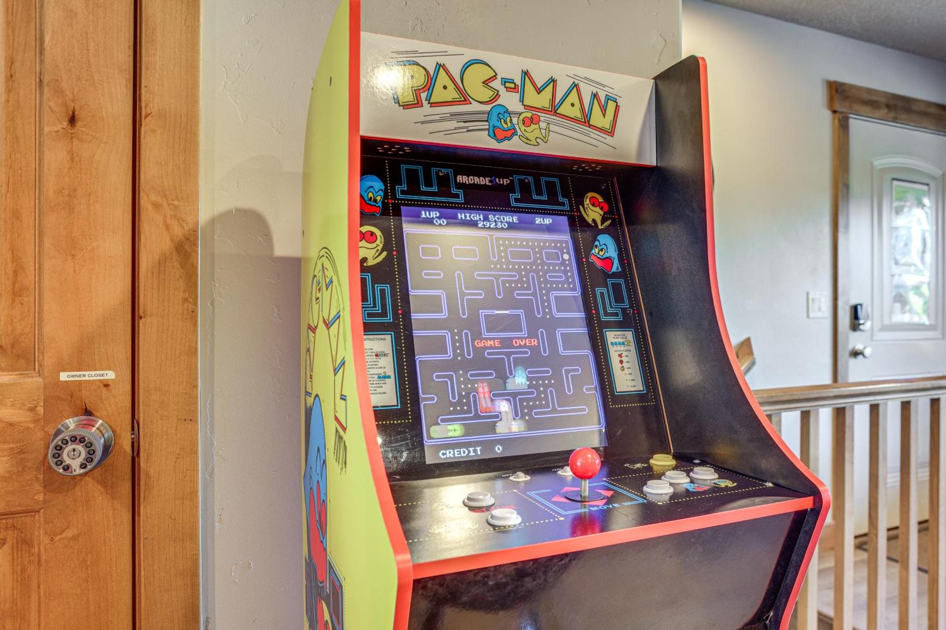 Ski, Hike and Relax Eden Condo with Hot Tub Access