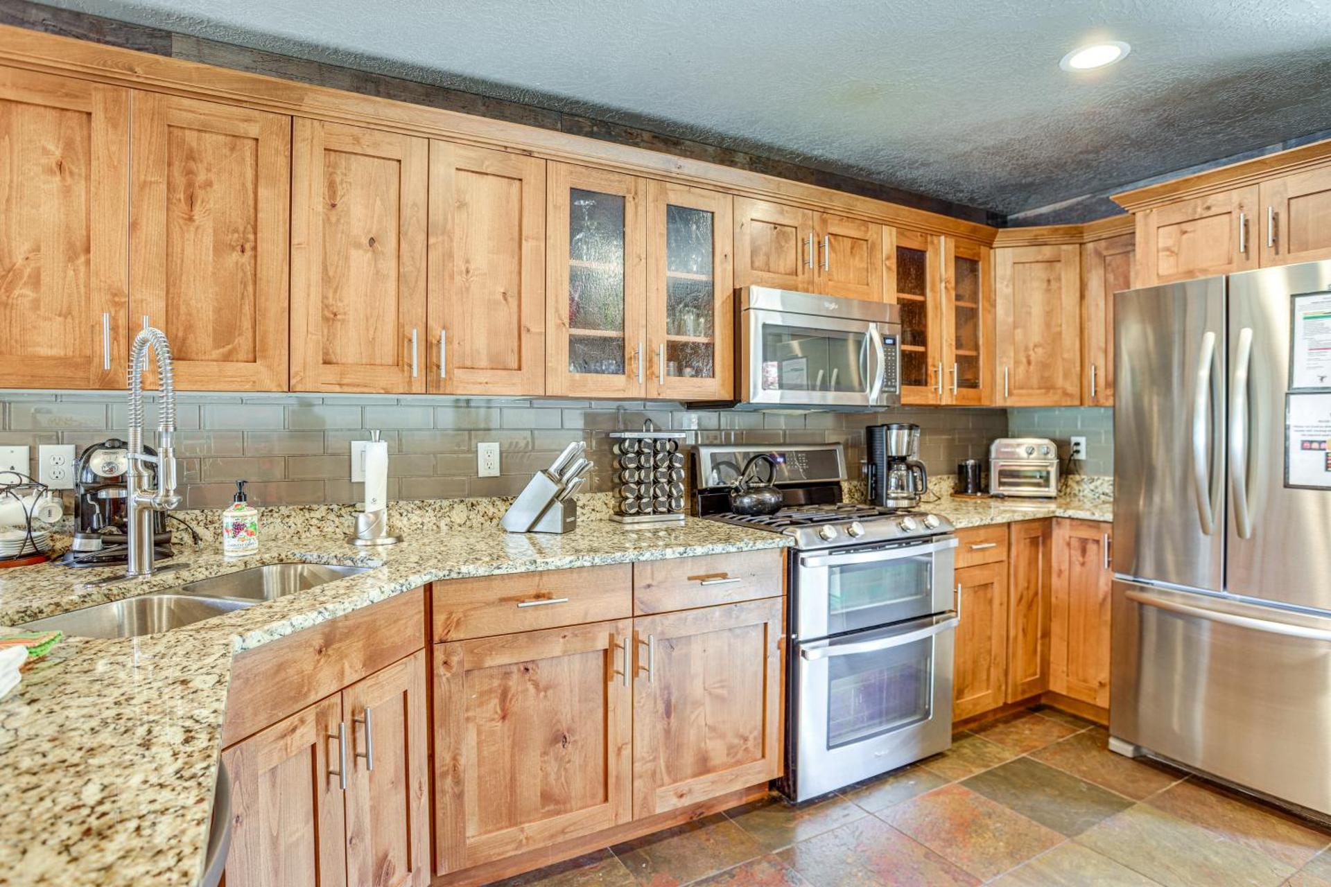 Ski, Hike and Relax Eden Condo with Hot Tub Access