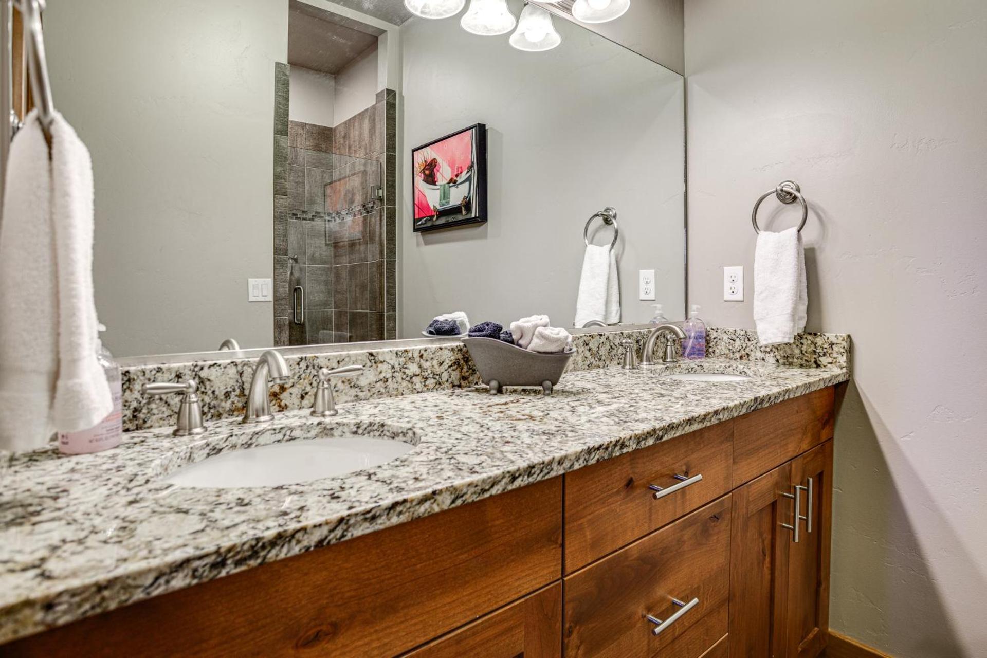 Ski, Hike and Relax Eden Condo with Hot Tub Access