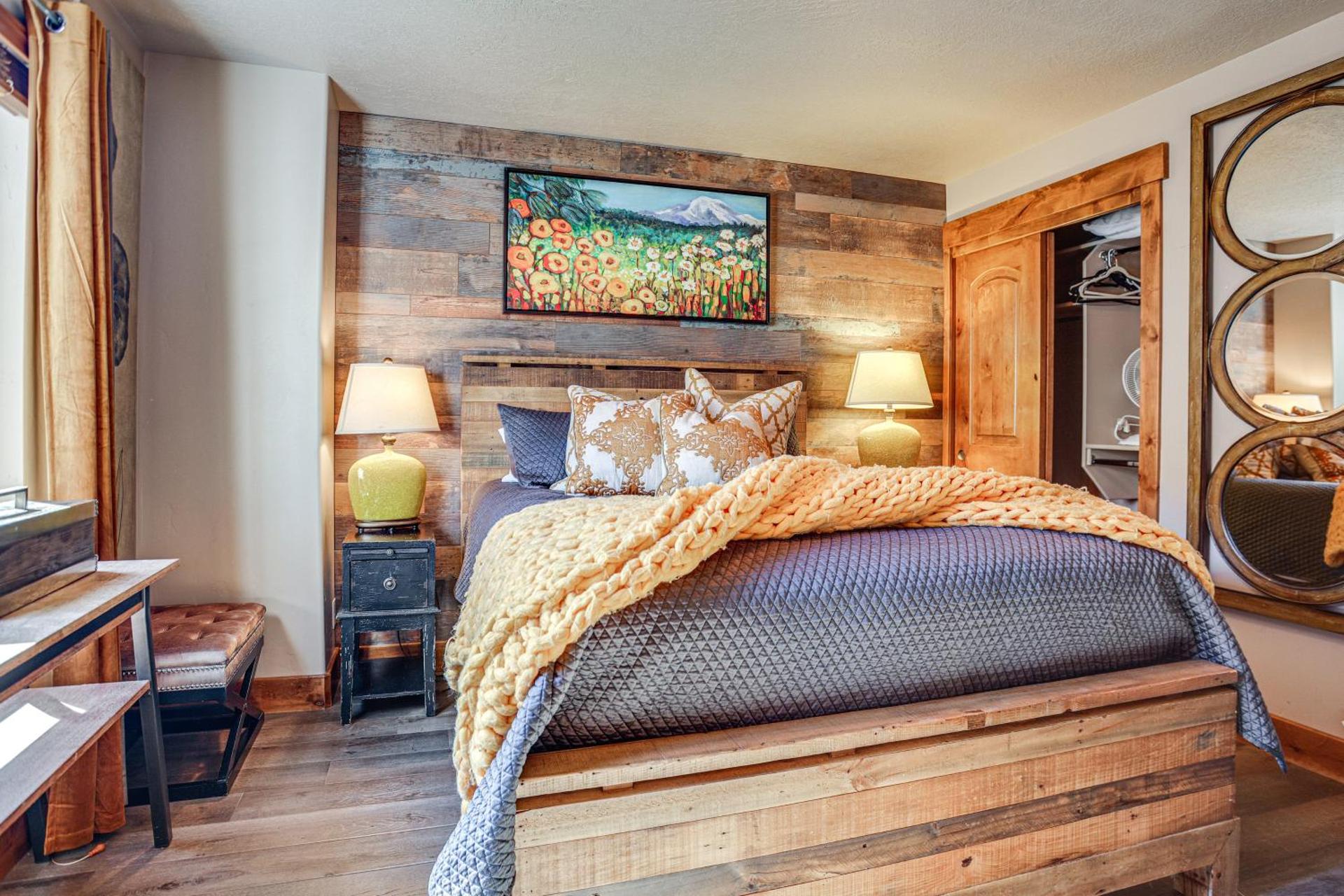 Ski, Hike and Relax Eden Condo with Hot Tub Access