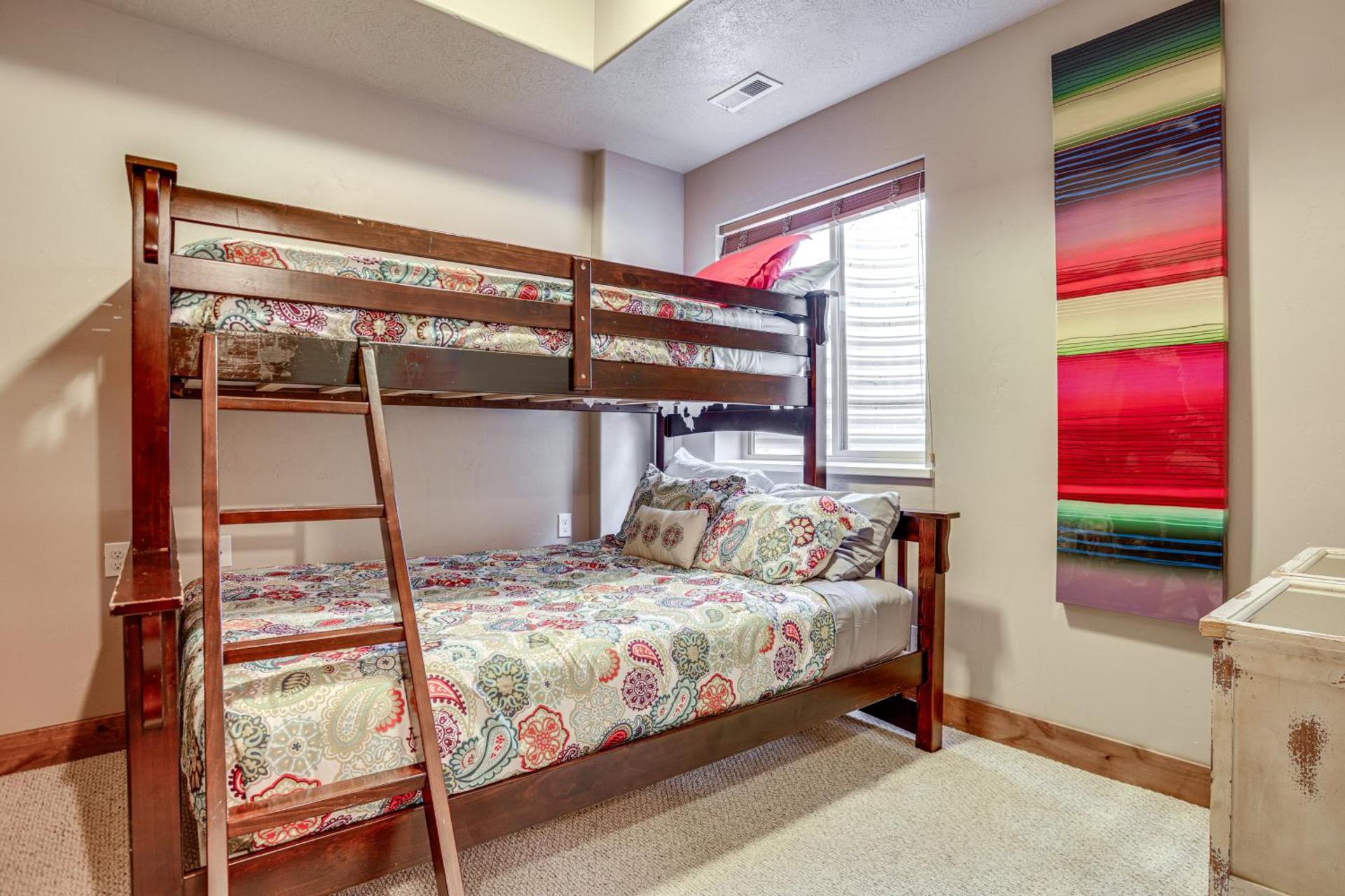 Ski, Hike and Relax Eden Condo with Hot Tub Access