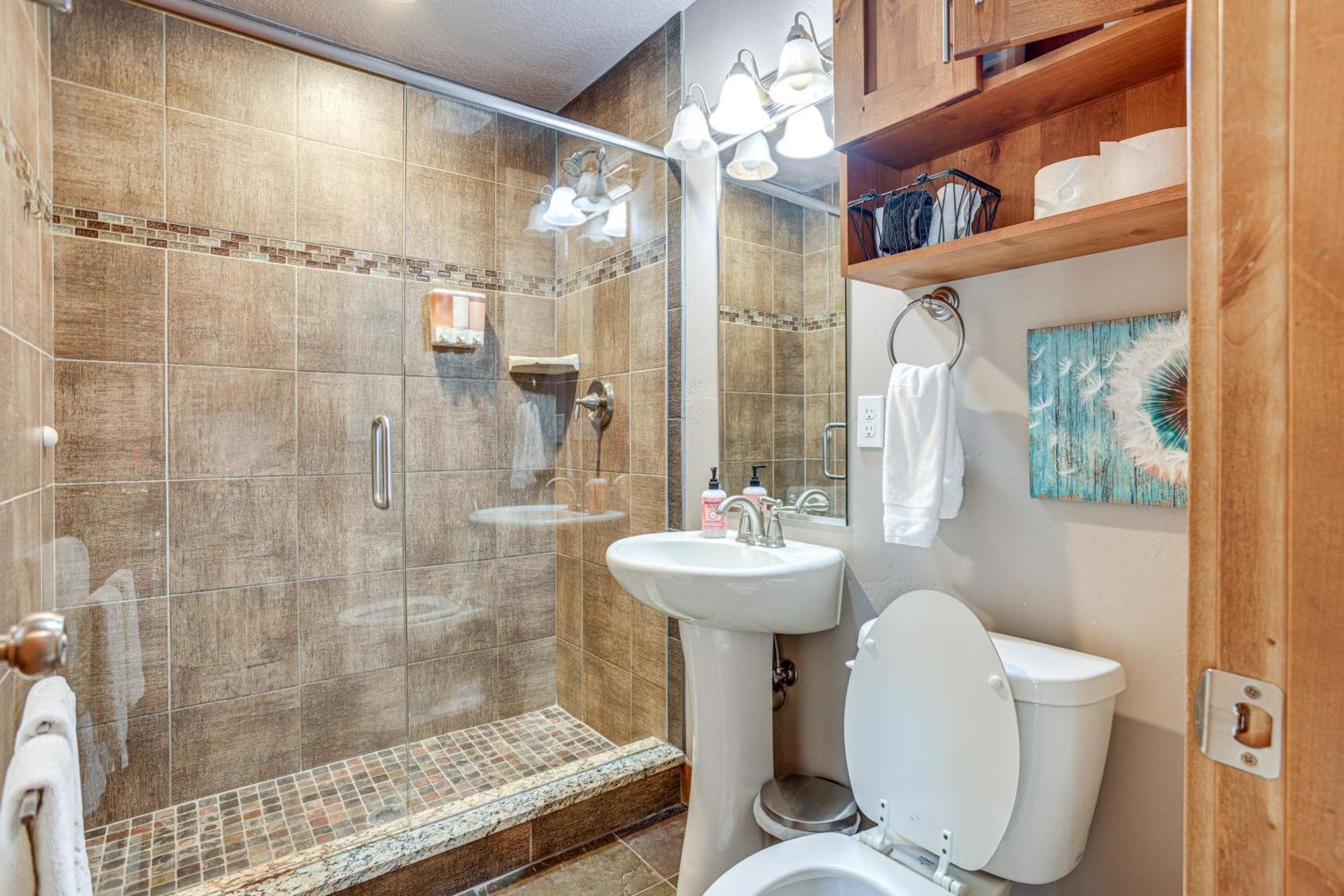 Ski, Hike and Relax Eden Condo with Hot Tub Access