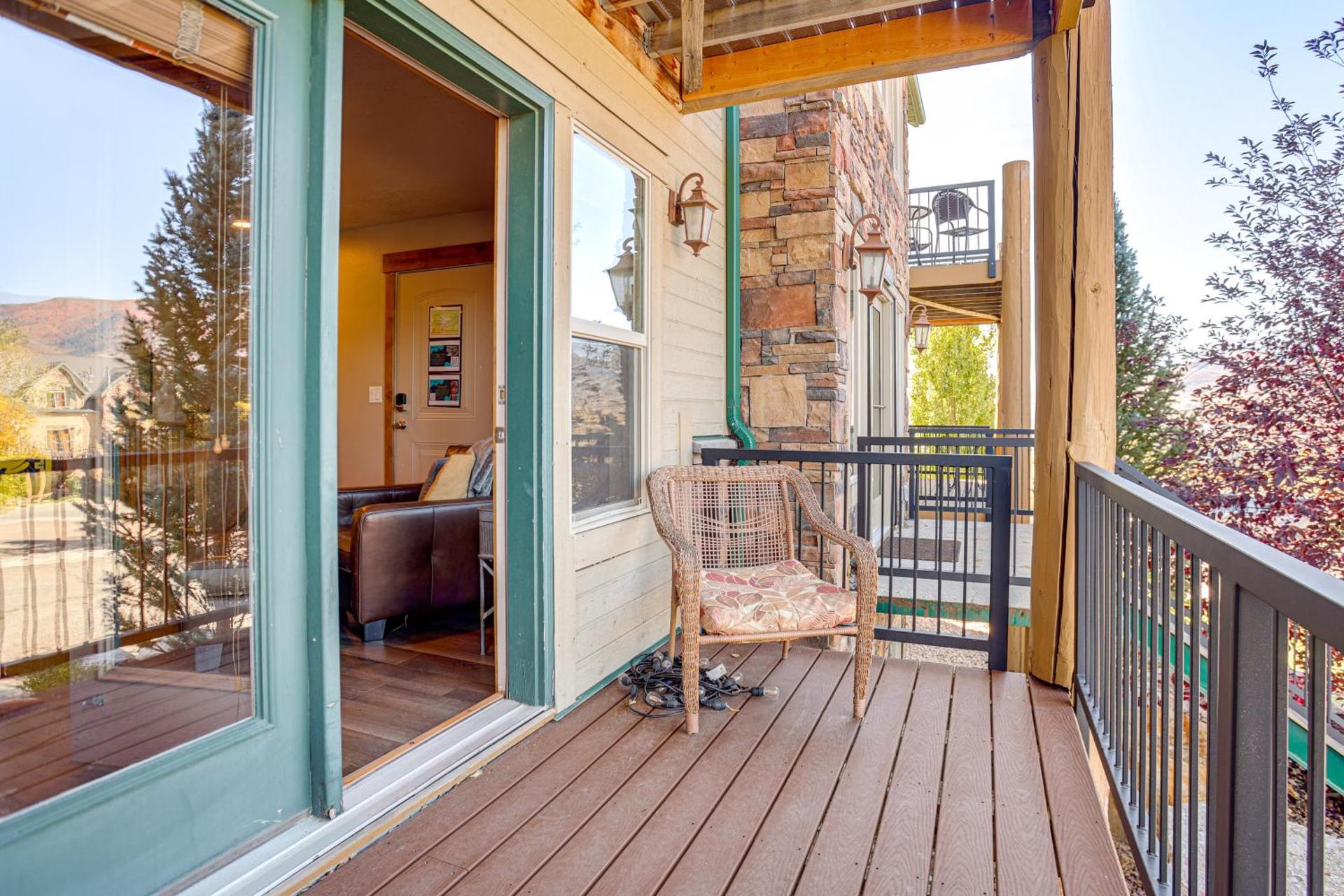 Ski, Hike and Relax Eden Condo with Hot Tub Access