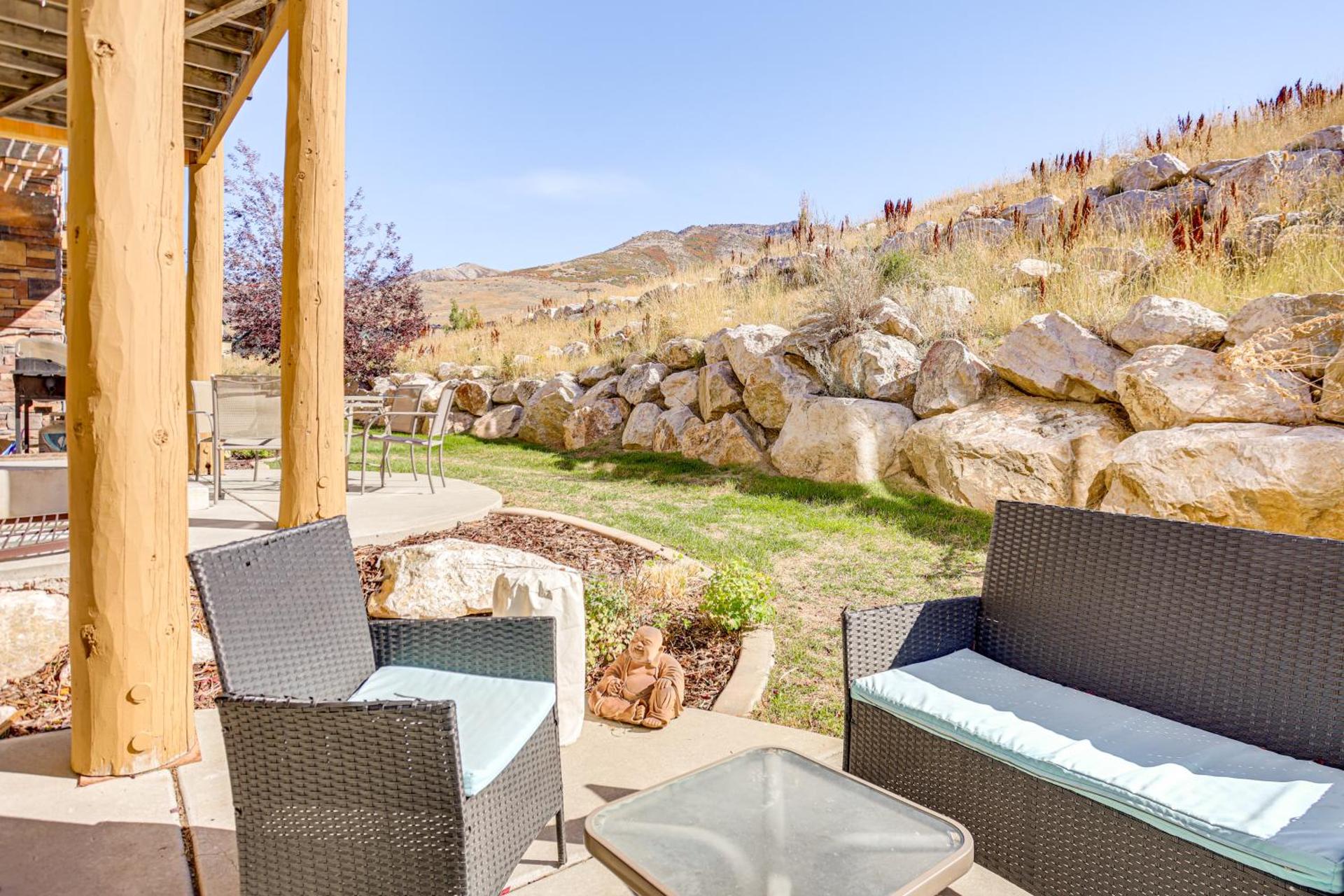 Ski, Hike and Relax Eden Condo with Hot Tub Access