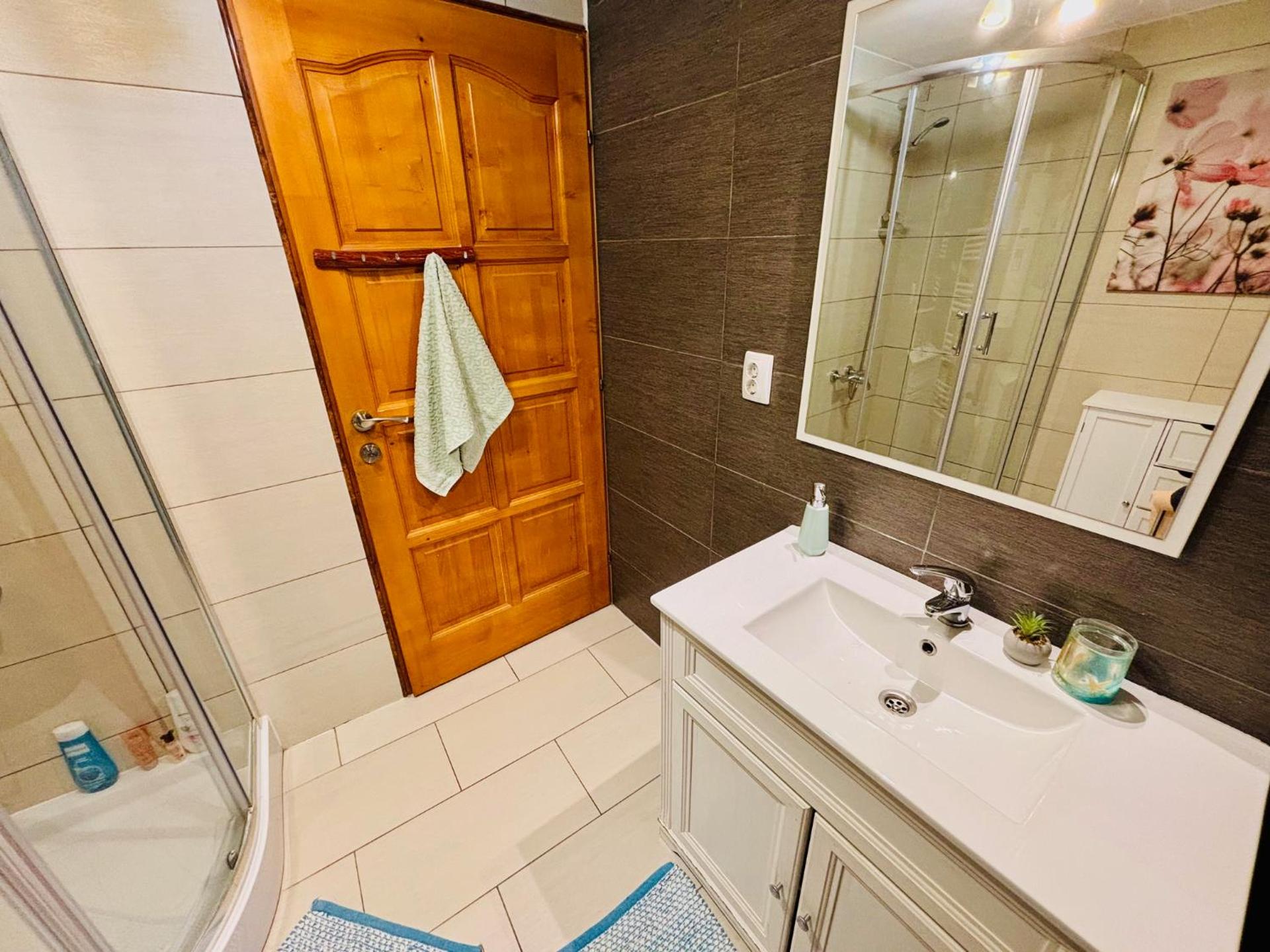 Charming Home by Feleacu