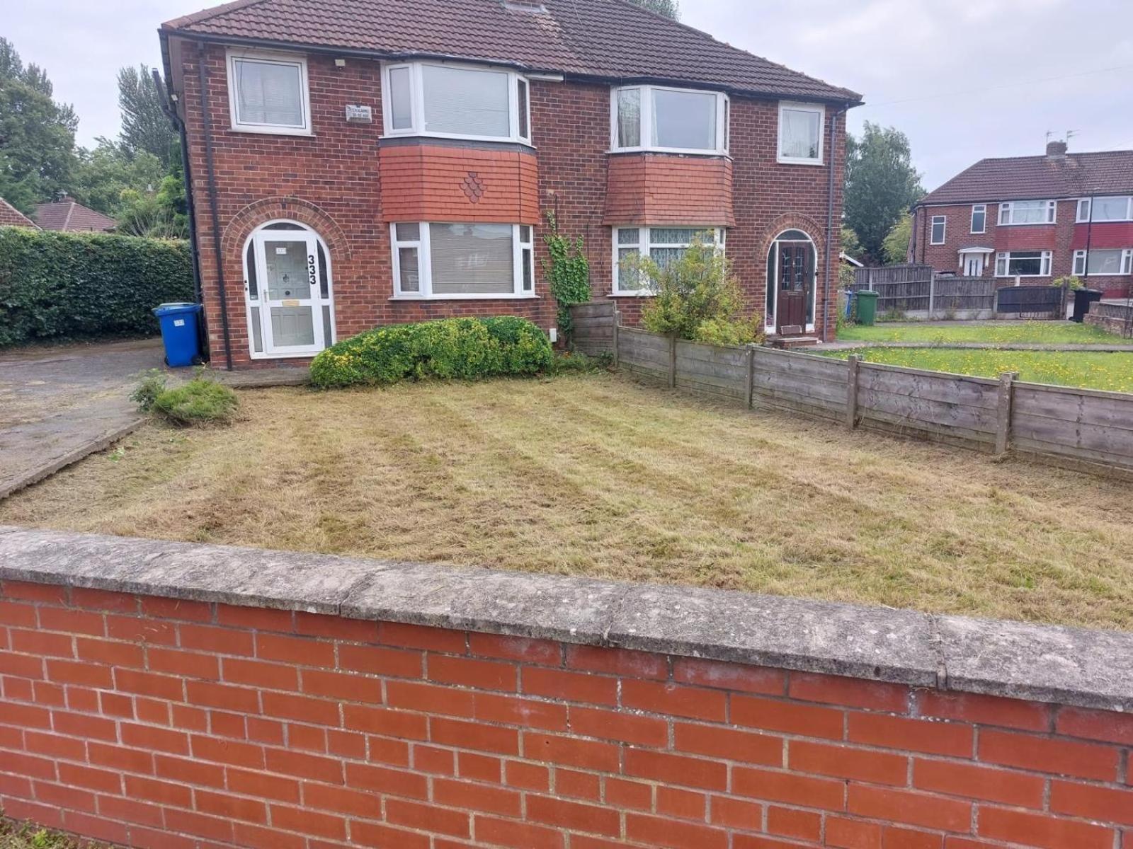 Family Friendly retreat in M33 Sale free parking