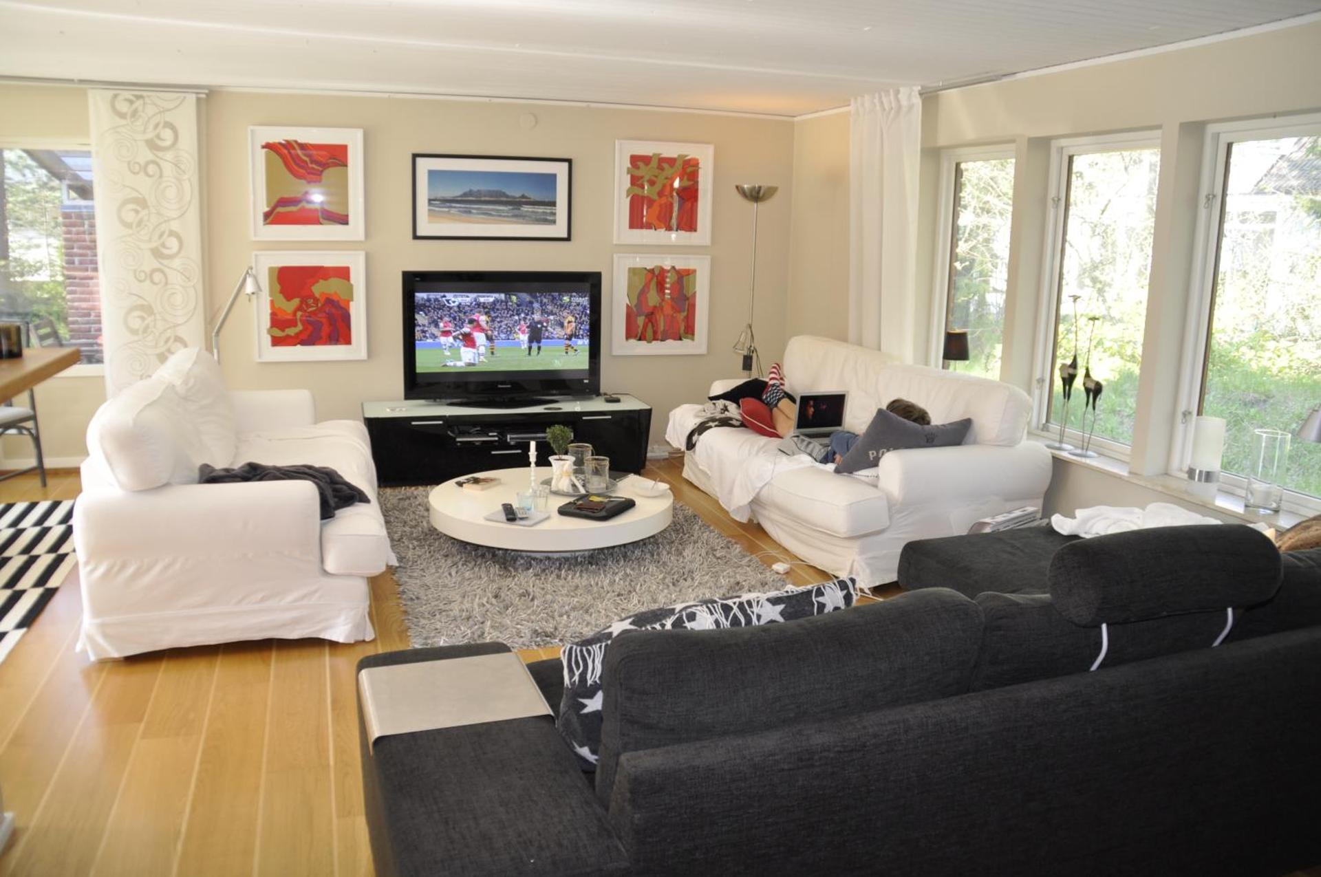 Communal lounge/ TV room