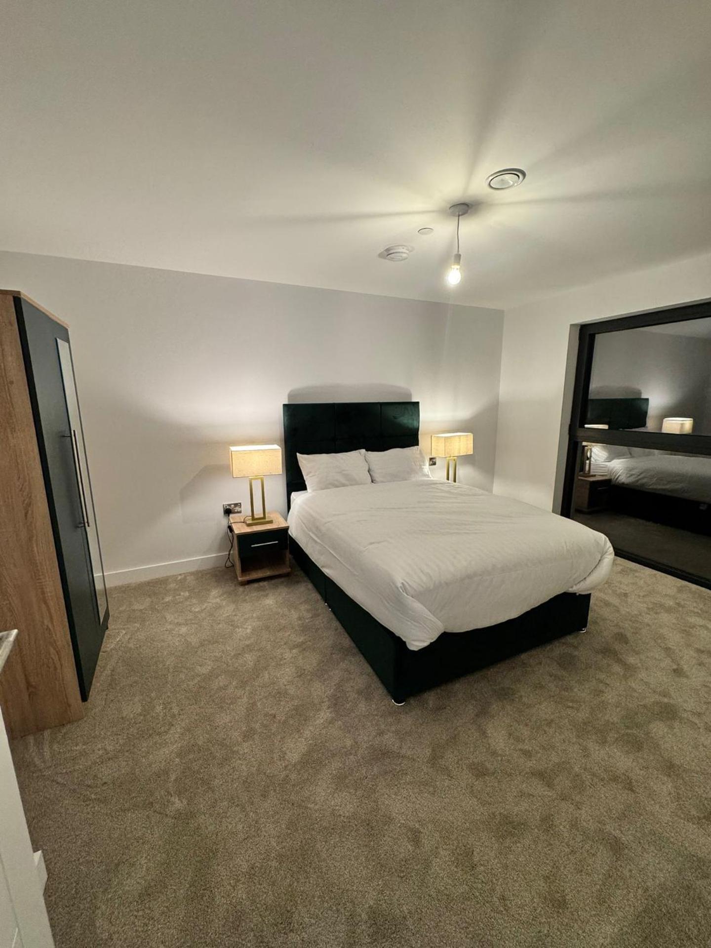 Apartment with Terrace in Uxbridge