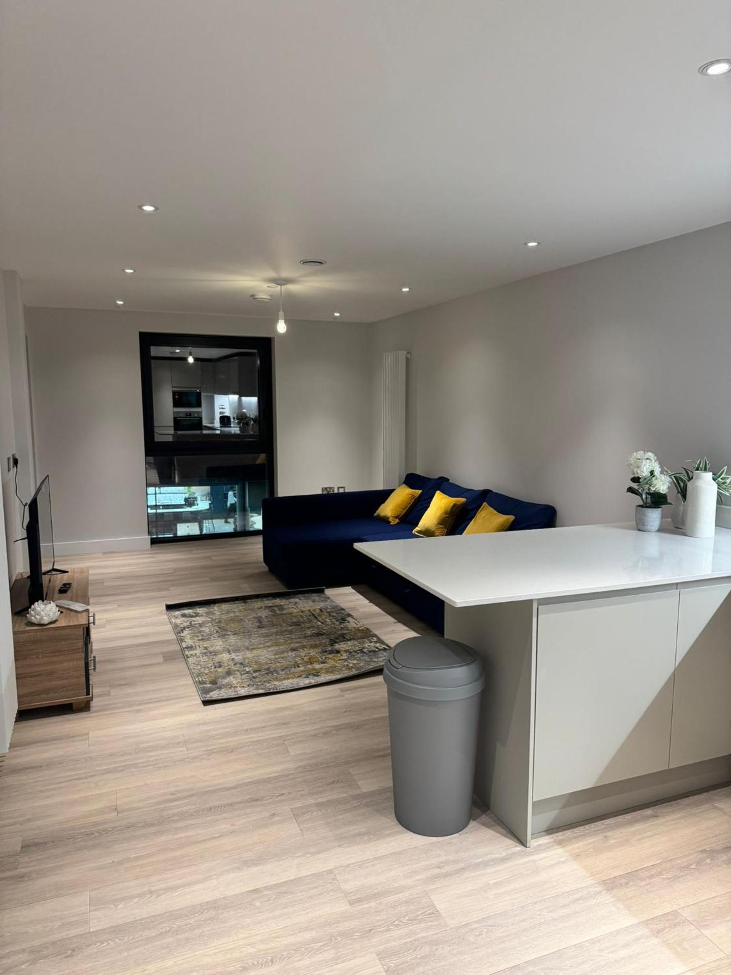 Apartment with Terrace in Uxbridge