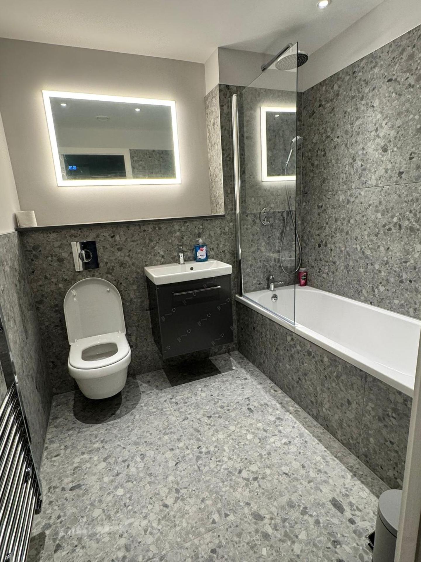 Apartment with Terrace in Uxbridge