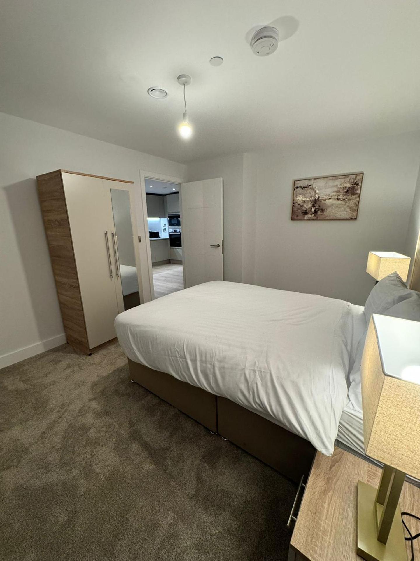 Apartment with Terrace in Uxbridge