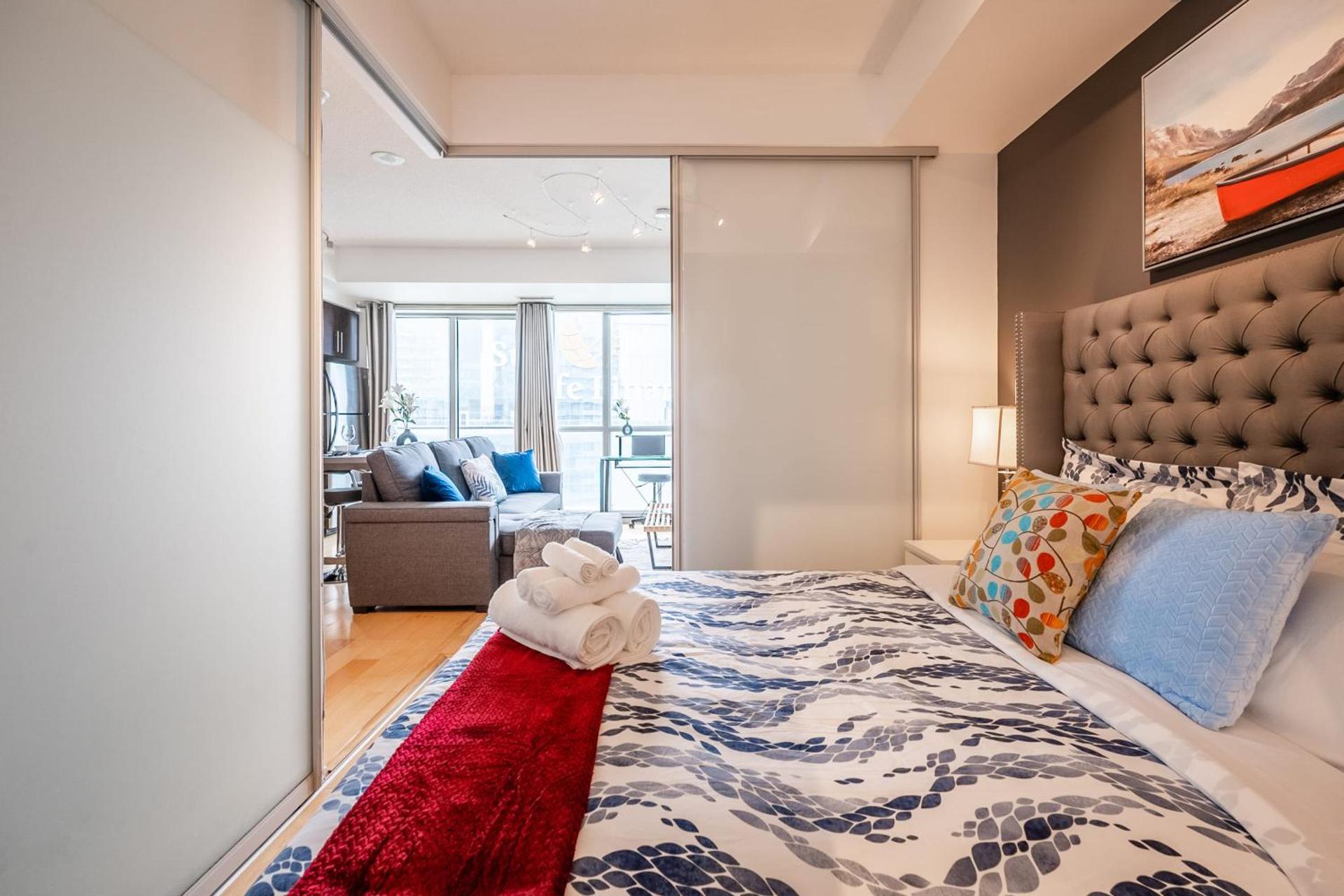 Luxury Suite w Stunning City Views - The Roland