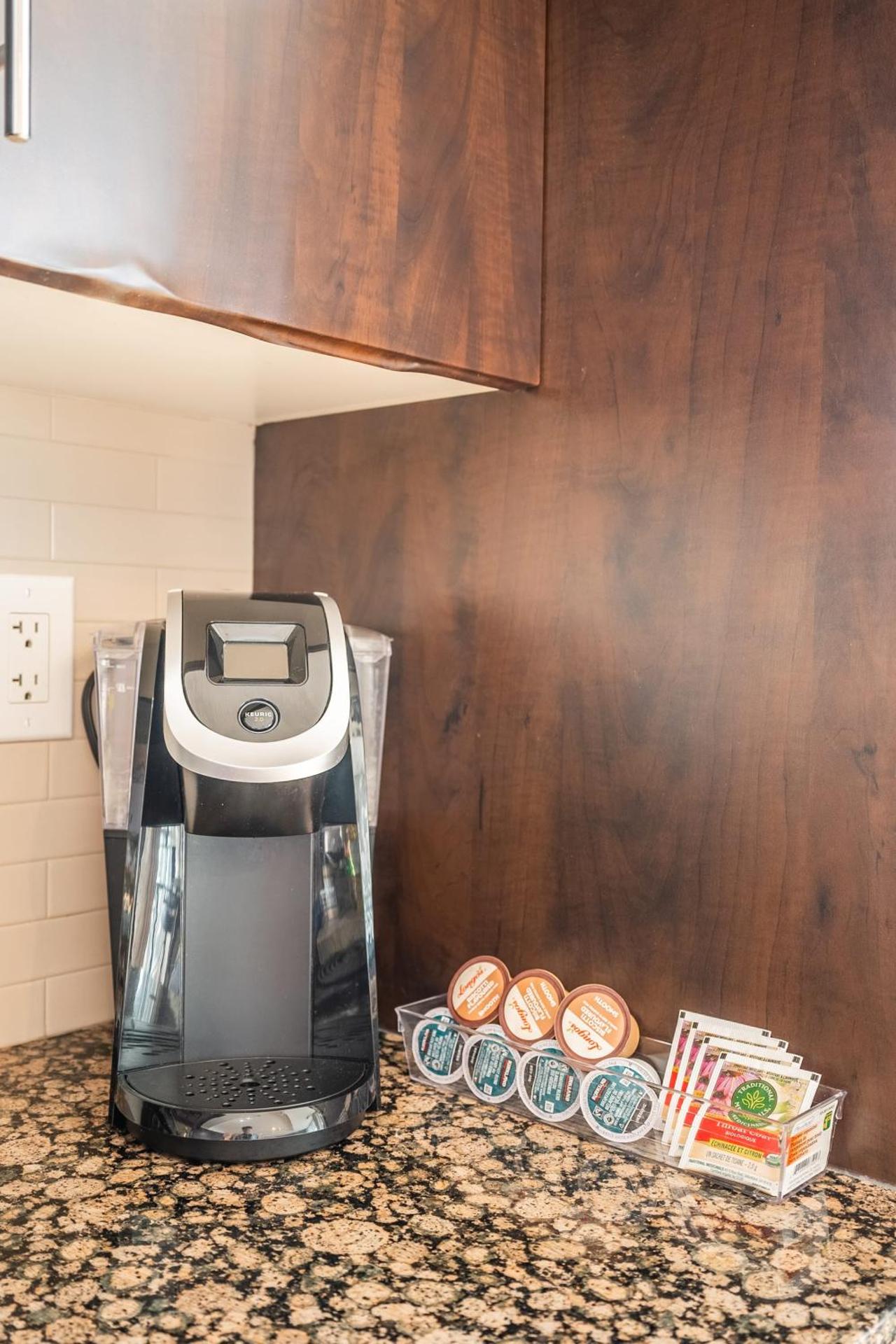 Luxury Suite w Stunning City Views - The Roland