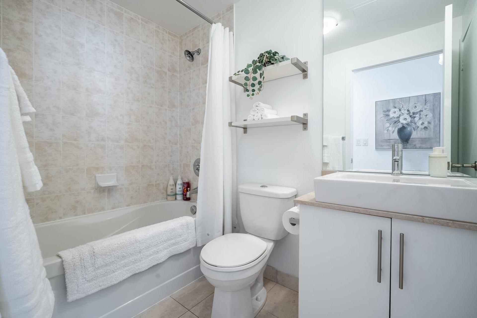 Luxury Suite w Stunning City Views - The Roland