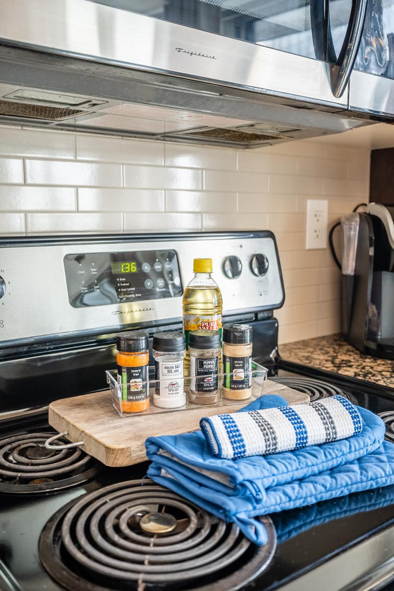 Luxury Suite w Stunning City Views - The Roland