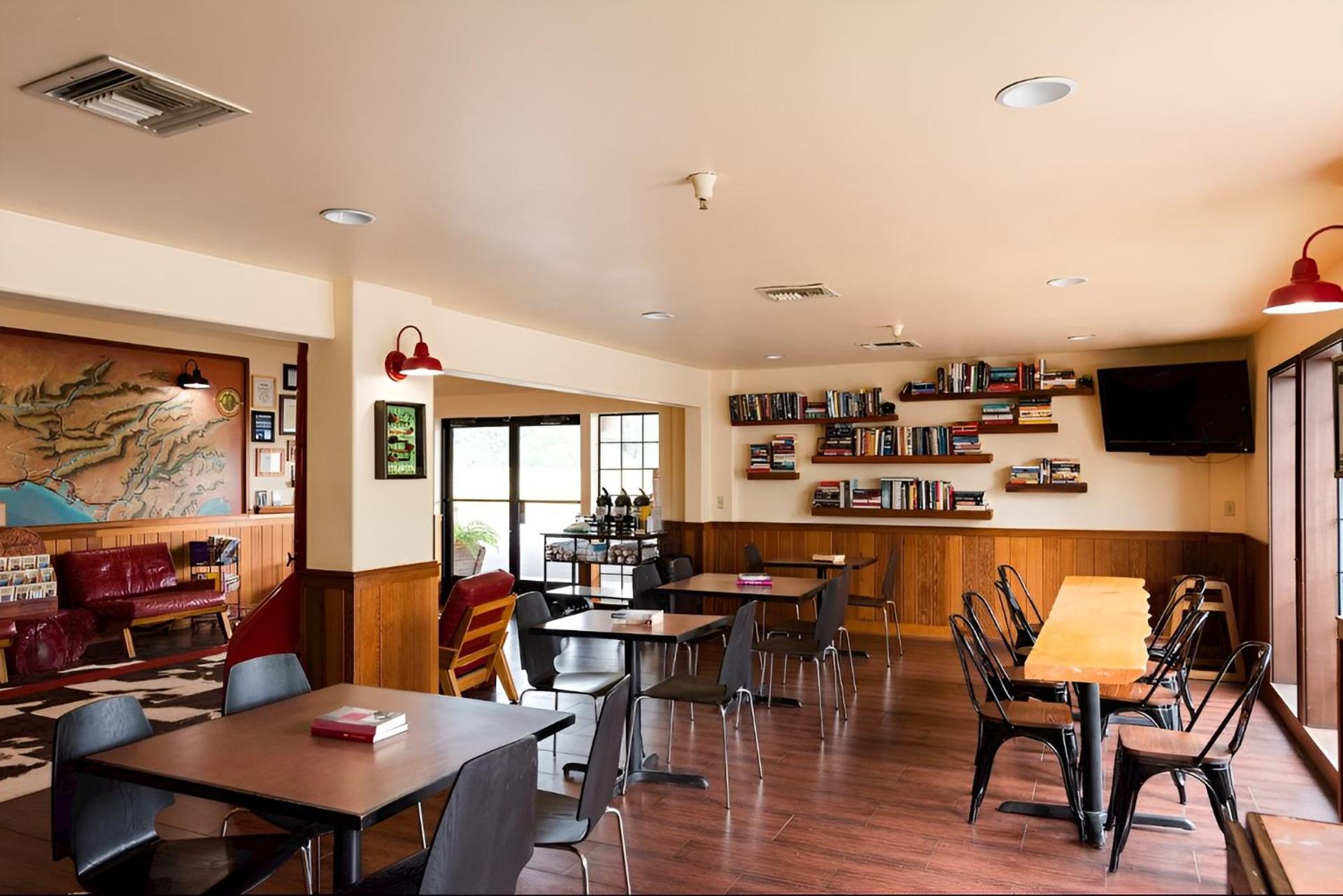 Communal lounge/ TV room