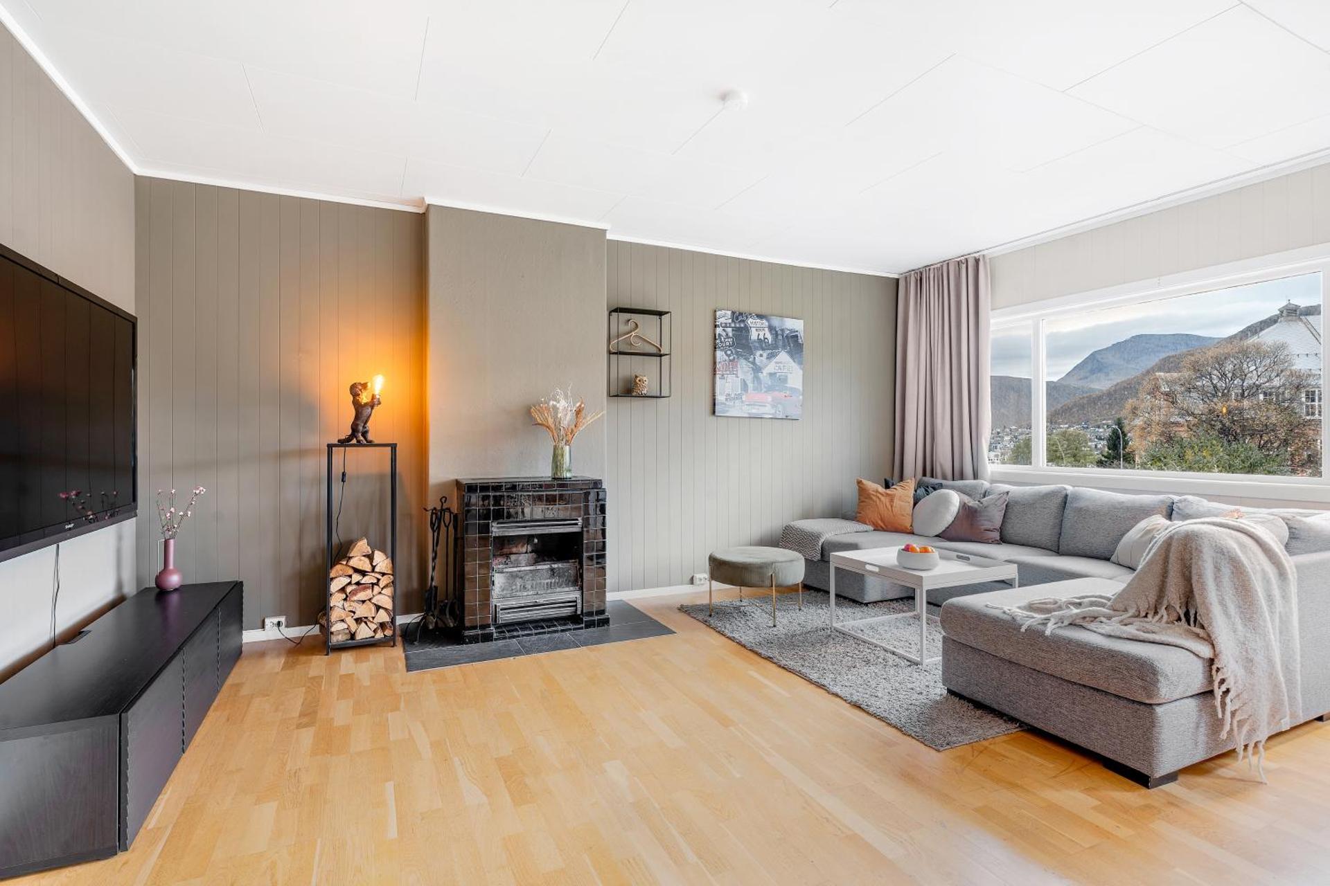 Communal lounge/ TV room