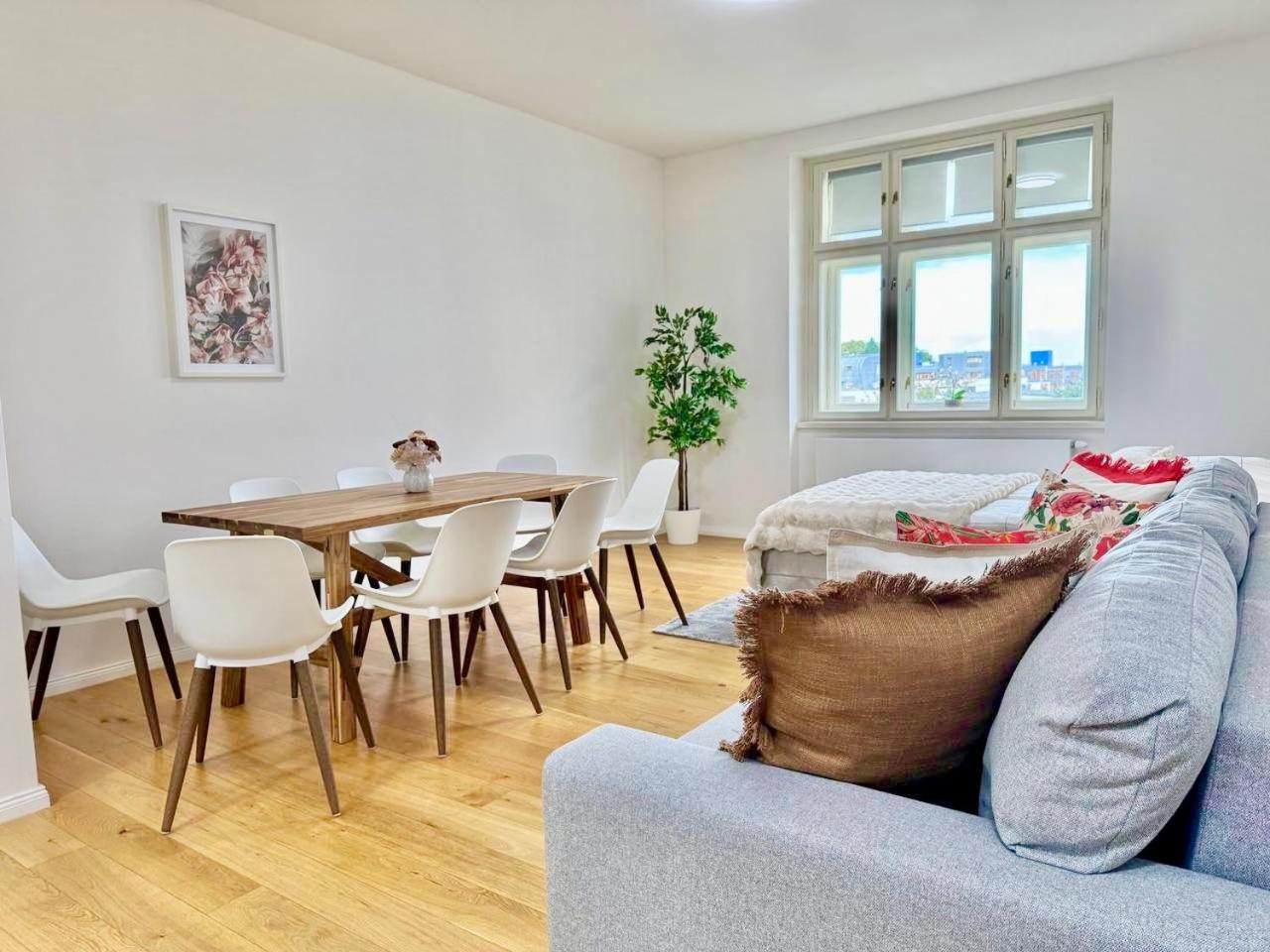 Three-Bedroom Deluxe Apartment