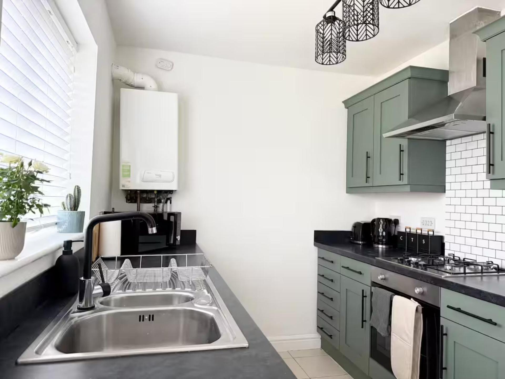 2 Bed Home Port Talbot - Perfect For Contractors & Families