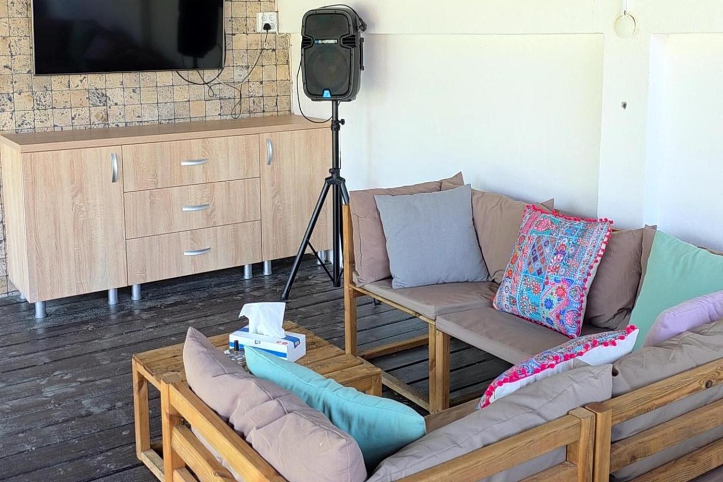 House - Sleeps up to 11 hot tub & free parking