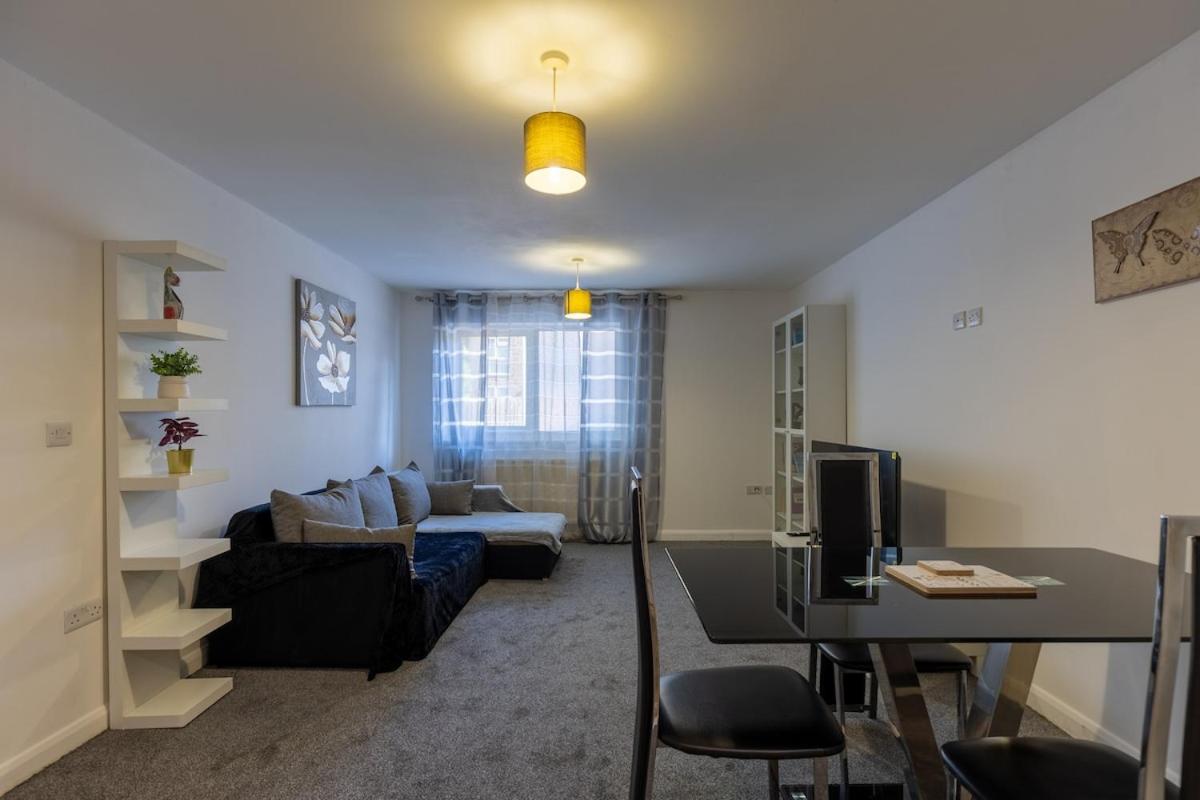 Central Luton Ground Floor Flat Sleeps 4