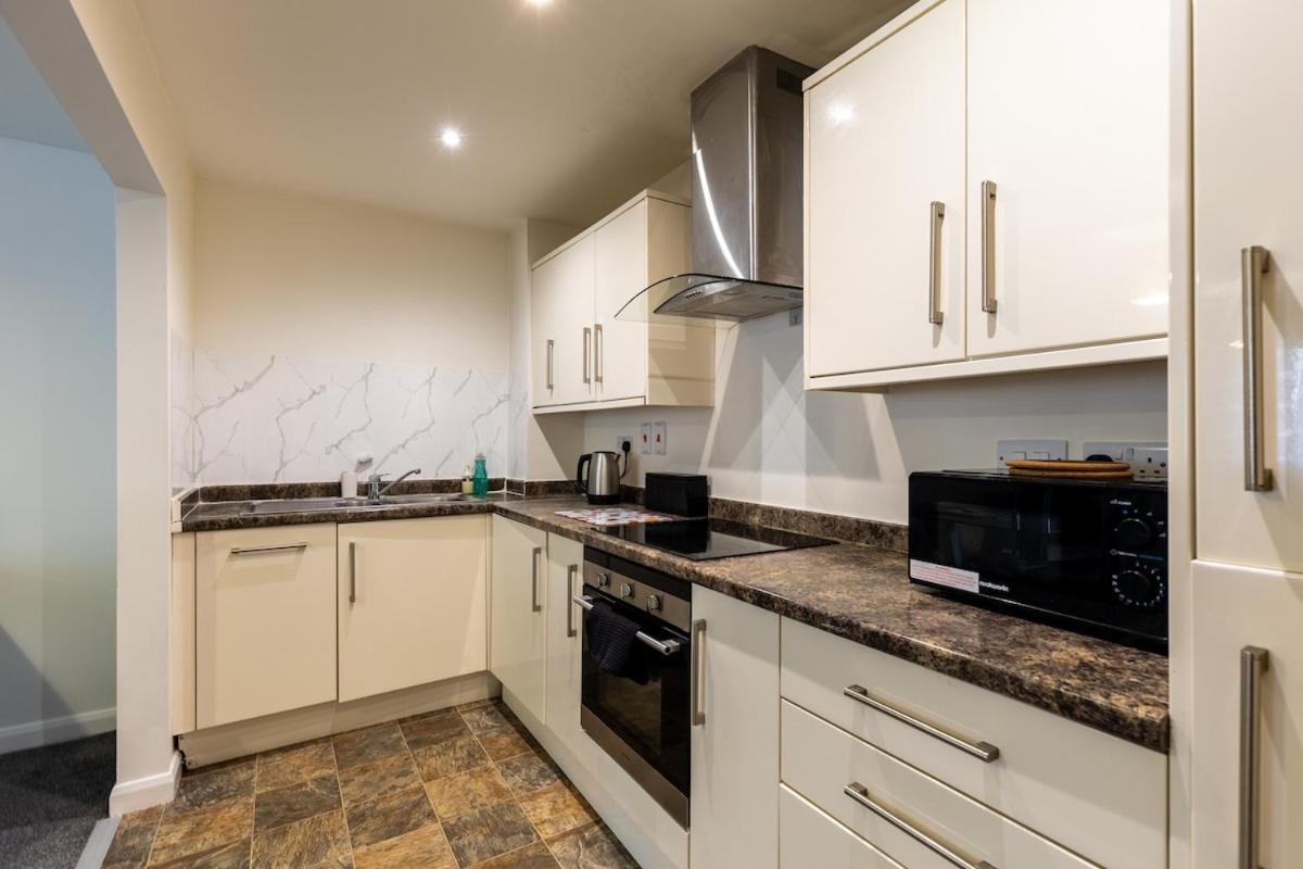 Central Luton Ground Floor Flat Sleeps 4