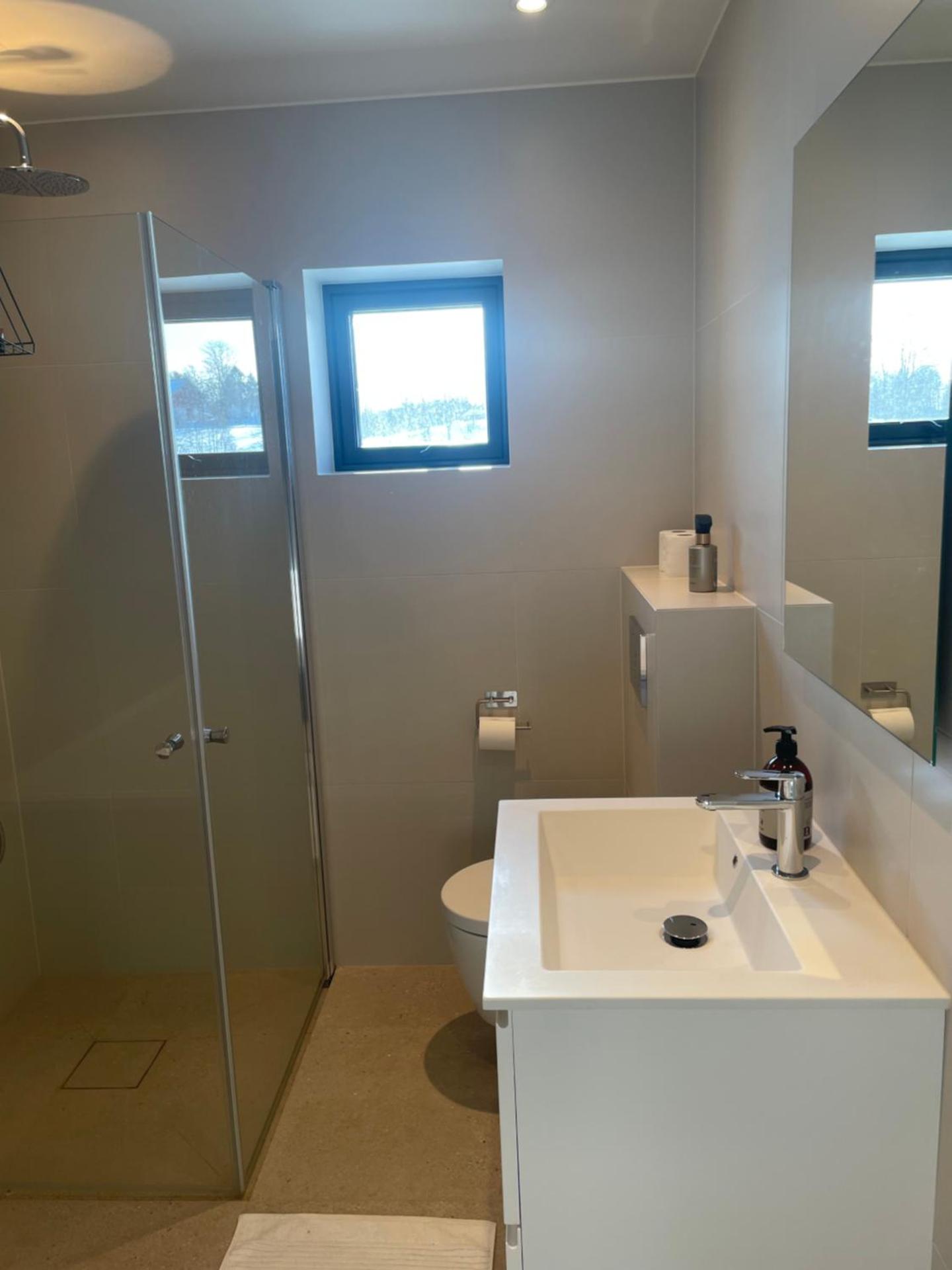 Peaceful rooms in a Modern and comfortable home